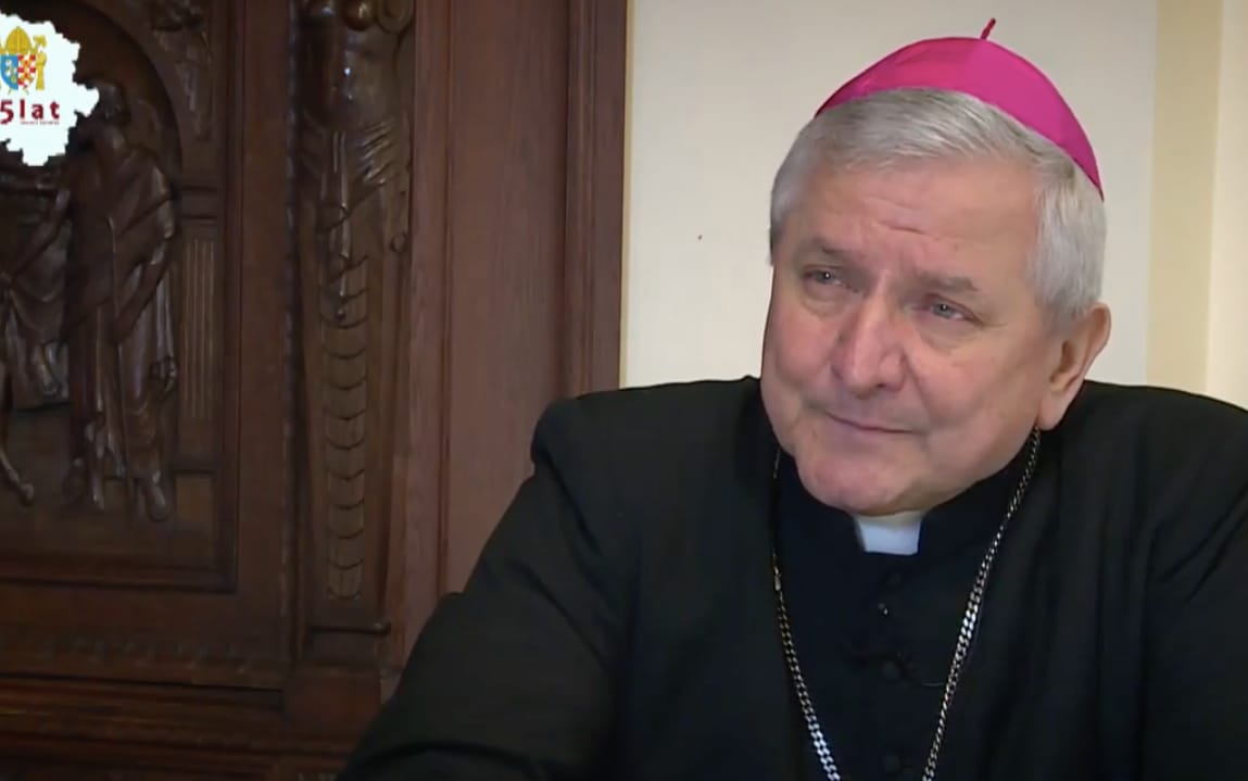 Grafika do artykułu Watykan odsuwa bp. Edwarda Janiaka od rządzenia diecezją kaliską