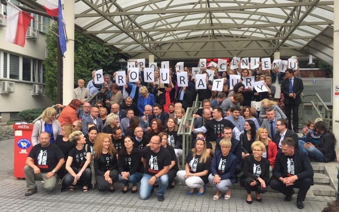 Grafika do artykułu Wysłali prokuratora do pracy 800 kilometrów od domu. W delegacji prokurator zmarł po zawale