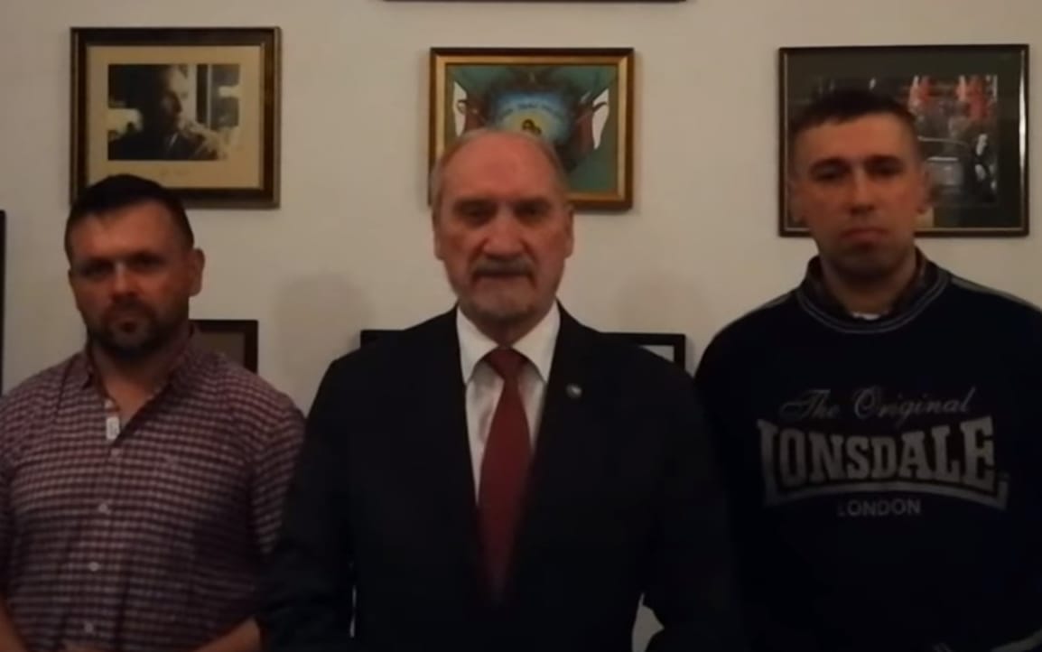 Grafika do artykułu Nie mówiłem "Heil Hitler" tylko "daj litra". Kto i jak broni Marszu Niepodległości