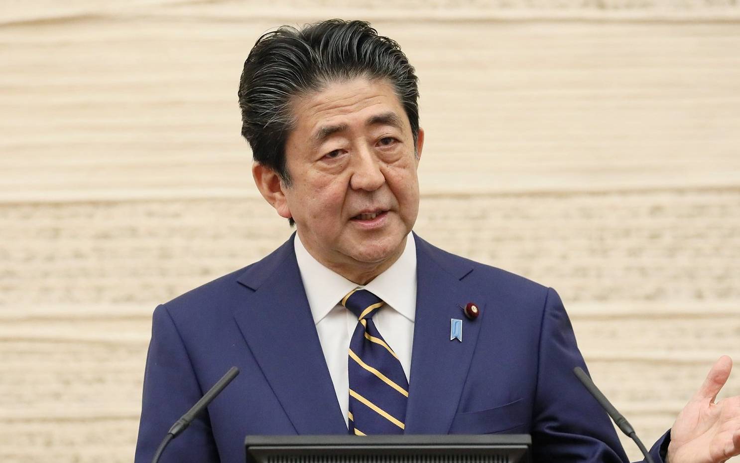 Grafika do artykułu Były premier Japonii zamordowany. Kim był Shinzo Abe?
