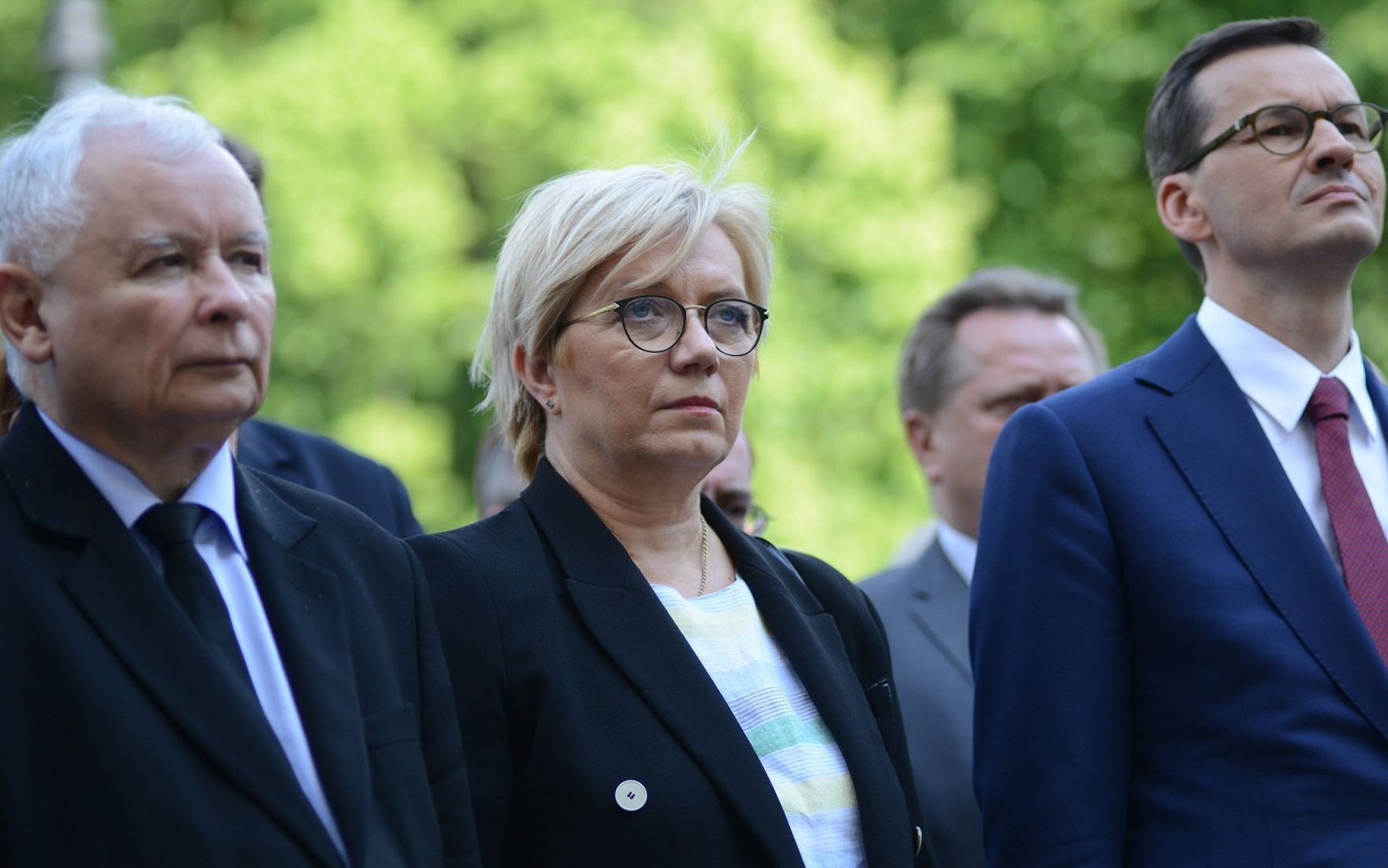04.06.2019 Warszawa , al. Ujazdowskie 1/3 , KPRM . Nz  prezes PiS Jaroslaw Kaczynski , prezes Trybunalu Konstytucyjnego Julia Przylebska , prezes Rady Ministrow Mateusz Morawiecki podczas uroczystosci odsloniecia kamienia wegielnego pod pomnik premiera Jana Olszewskiego przed Kancelaria Prezesa Rady Ministrow .
Fot. Maciek Jazwiecki / Agencja Gazeta