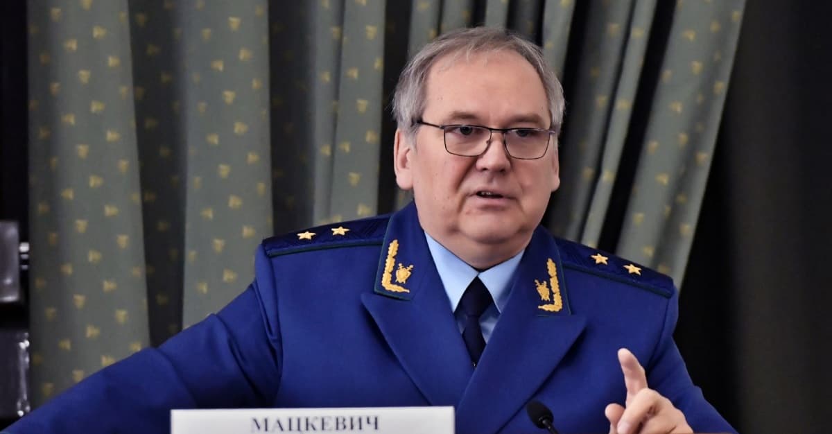 UJAWNIAMY. Działają na rzecz Putina. Co robią w piśmie naukowym związanym z Akademią Sztuki Wojennej?