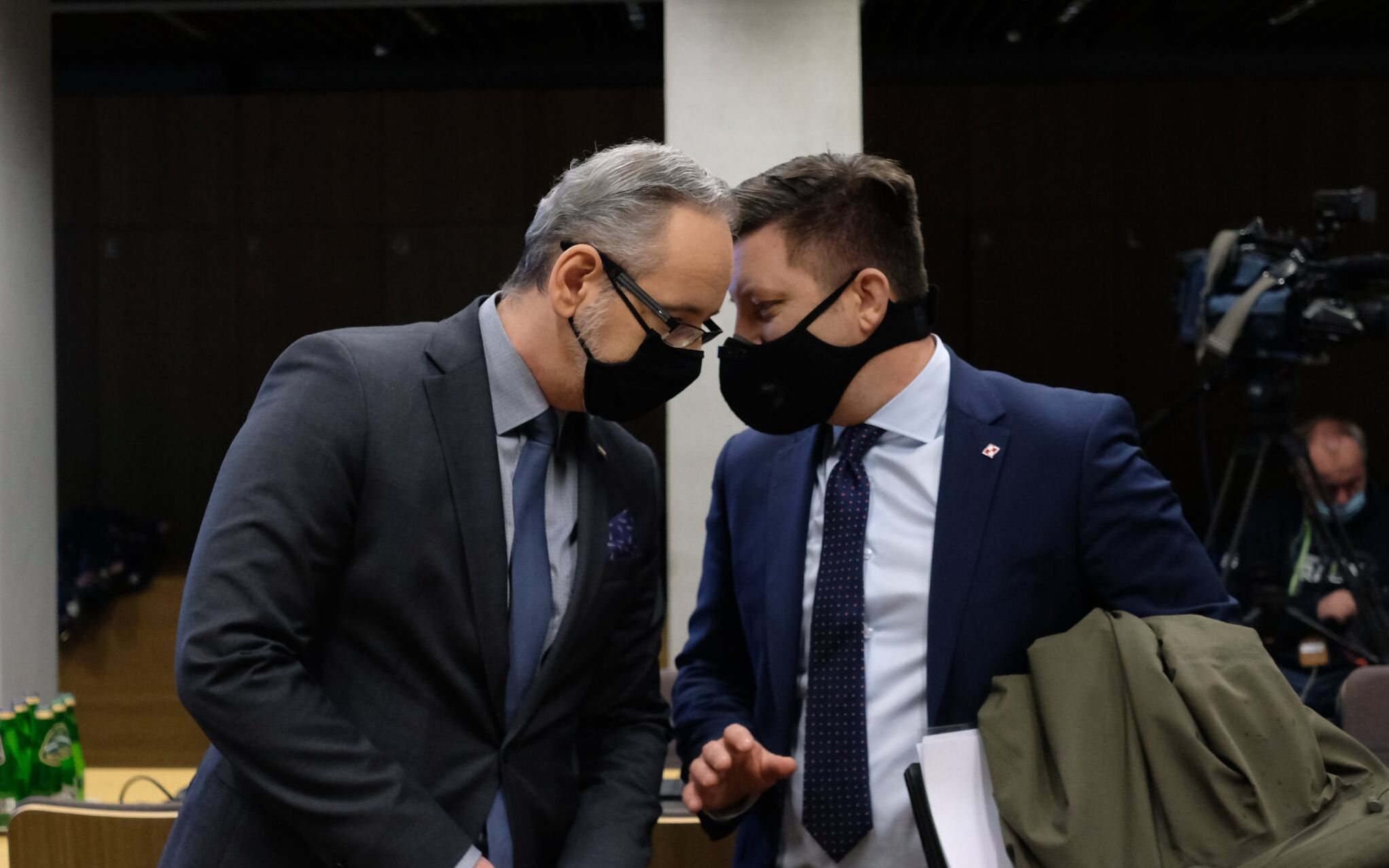 05.01.2021 Warszawa , ulica Wiejska . Sejm . Od lewej: minister zdrowia Adam Niedzielski , minister Michal Dworczyk podczas posiedzenia Sejmowej Komisji Zdrowia zwolanego w celu wyjasnienia sprawy zaszczepienia przeciw covid celebrytow poza kolejnoscia .
Fot. Slawomir Kaminski / Agencja Gazeta