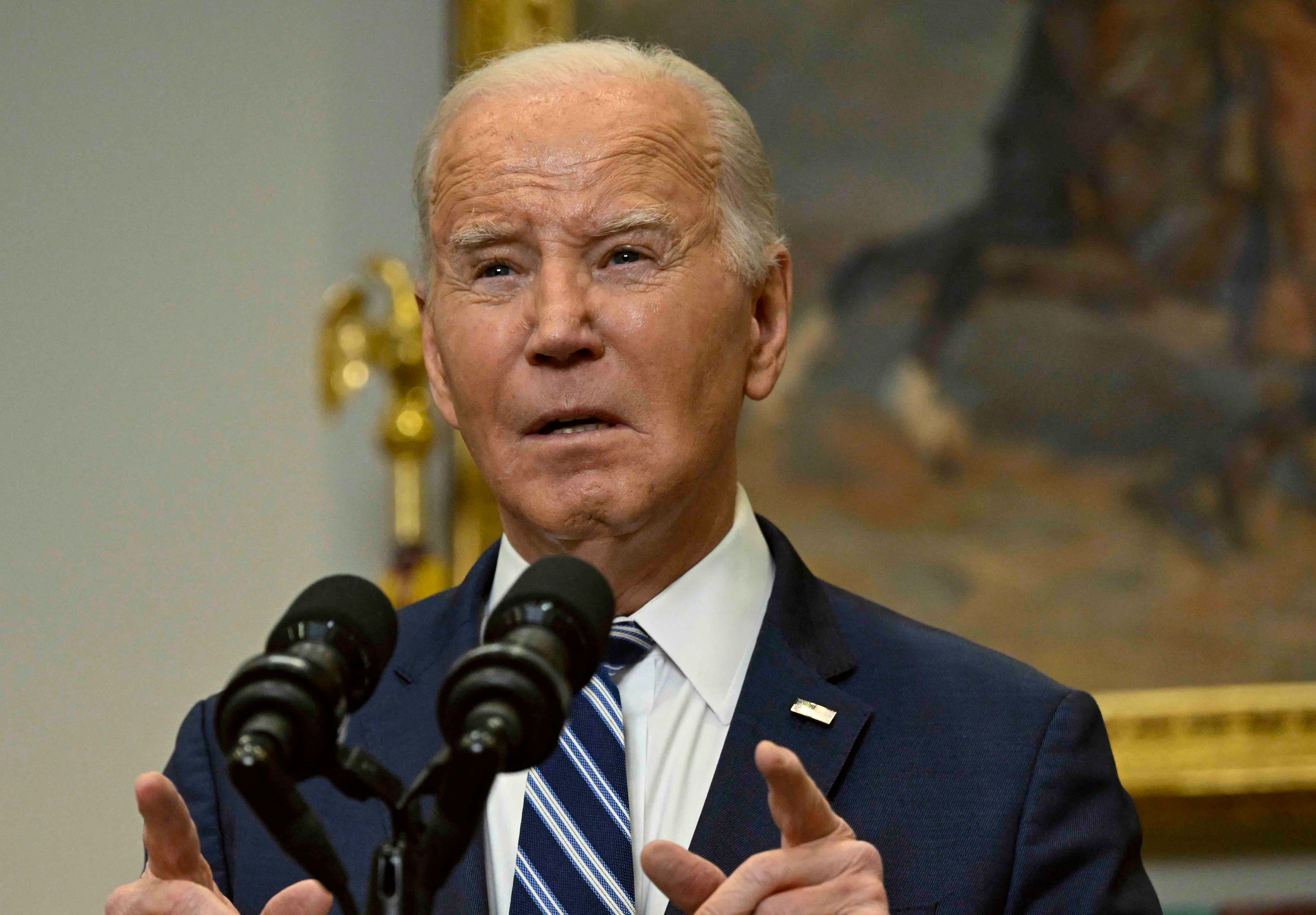 Prezydent Joe Biden przemawia w Białym Domu.