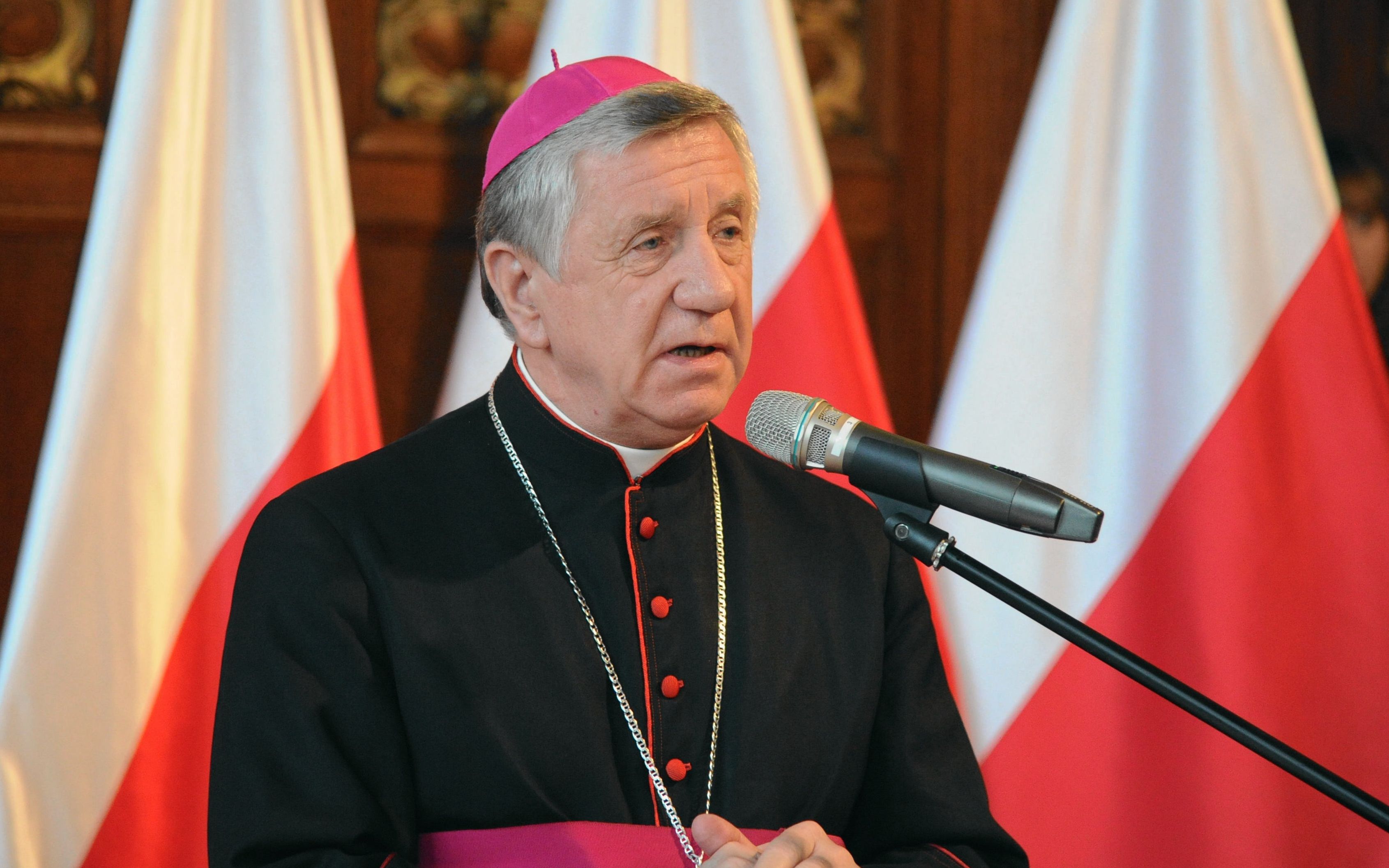 26.01.2018 Szczecin , Urzad Wojewodzki . Pozegnanie dotychczasowego wojewody zachodniopomorskiego Krzysztofa Kozlowskiego z urzedem , w zwiazku z przejsciem na stanowisko wiceministra spraw wewnetrznych i administracji . Nz. abp Andrzej Dziega .
Fot. Krzysztof Hadrian / Agencja Gazeta