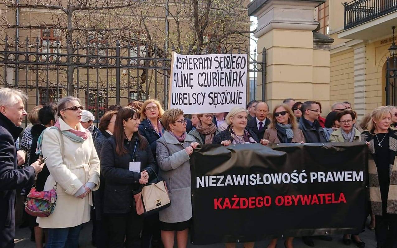 Grafika do artykułu Sędziowie stają w obronie sędzi Czubieniak: „Nie damy się zastraszyć”