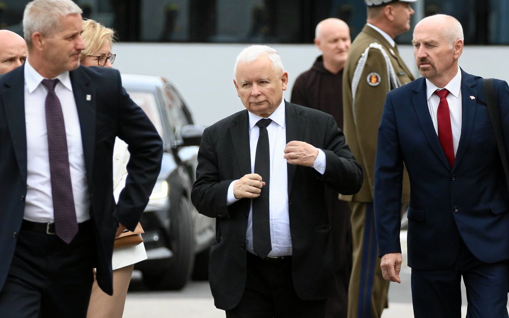 10.07.2022 Warszawa , pl Pilsudskiego . Prezes Jaroslaw Kaczynski oraz czlonkowie i sympatcy partii Prawo i Sprawiedliwosc podczas 146 miesiecznicy smolenskiej .
Fot. Slawomir Kaminski / Agencja Wyborcza.pl