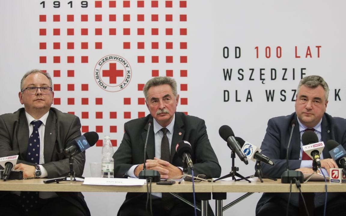 Grafika do artykułu PCK na granicę! - apelują działacze. "Nie przejdziemy przez szpaler strażników" - odpowiada zarząd