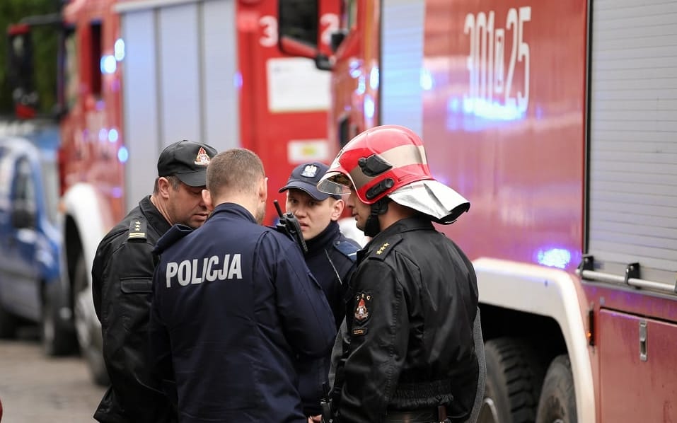 29.04.2019 Szczecin , ul. Wloscianska , Urzad pocztowy - Sortownia paczek . Na poczcie rozszczelnila sie paczka z nieznana substancja , pracownicy zostali ewakuowani .
Fot. Cezary Aszkielowicz / Agencja Gazeta