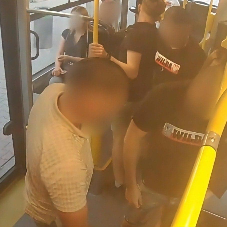 Sąd skazał trzech kiboli Lecha Poznań za napaść na chłopaka z tęczową koszulką