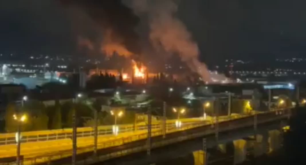 Ukrainian drones paralyzed the airport in Sochi. Fuel retention  facility on fire