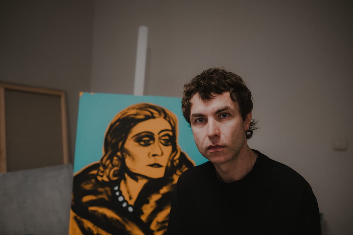 Nagi marszałek Piłsudski oburzył prawicę. Radziszewski dla OKO.press: Przecież to zabawa