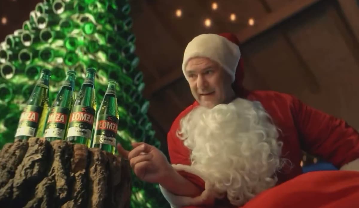 Mikołaj popija piwo 0 proc. KRRiT apeluje o wycofanie reklamy z emisji