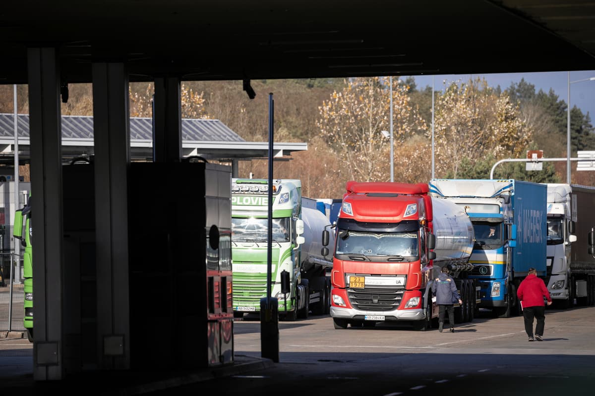 Ciężarówki z pomocą dla Ukrainy stoją na granicy. Zmiany w systemie SENT zatrzymały transporty