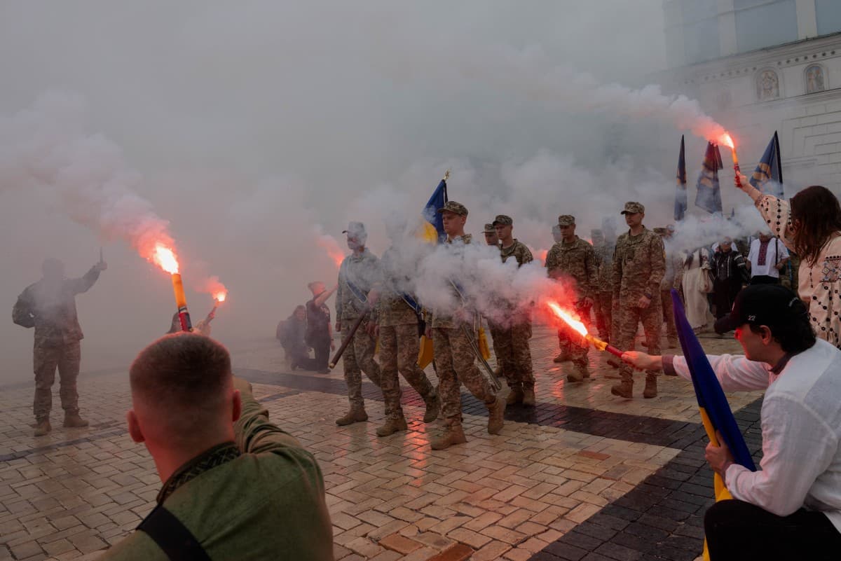 Украина повышает жалованье в армии и расширяет набор иностранцев