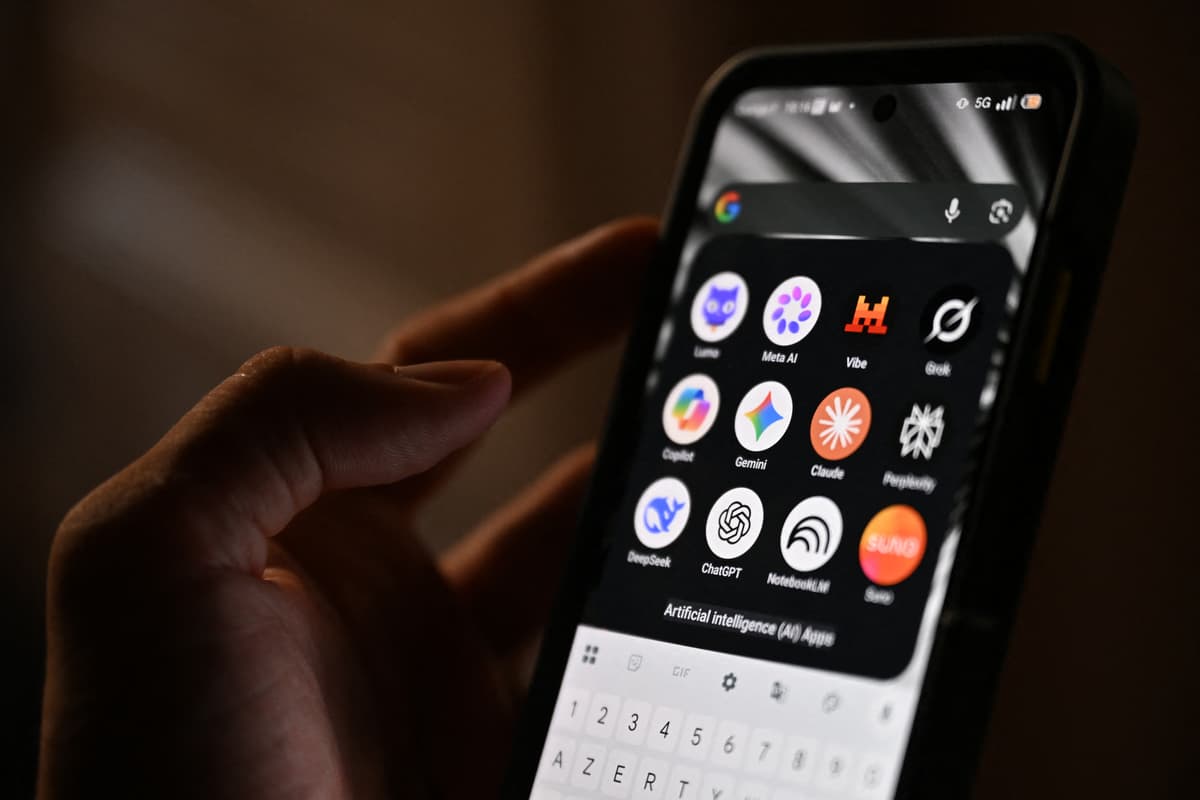 Chatbot się przedstawi, deepfake musi być oznaczony. Wchodzi w życie AI Act