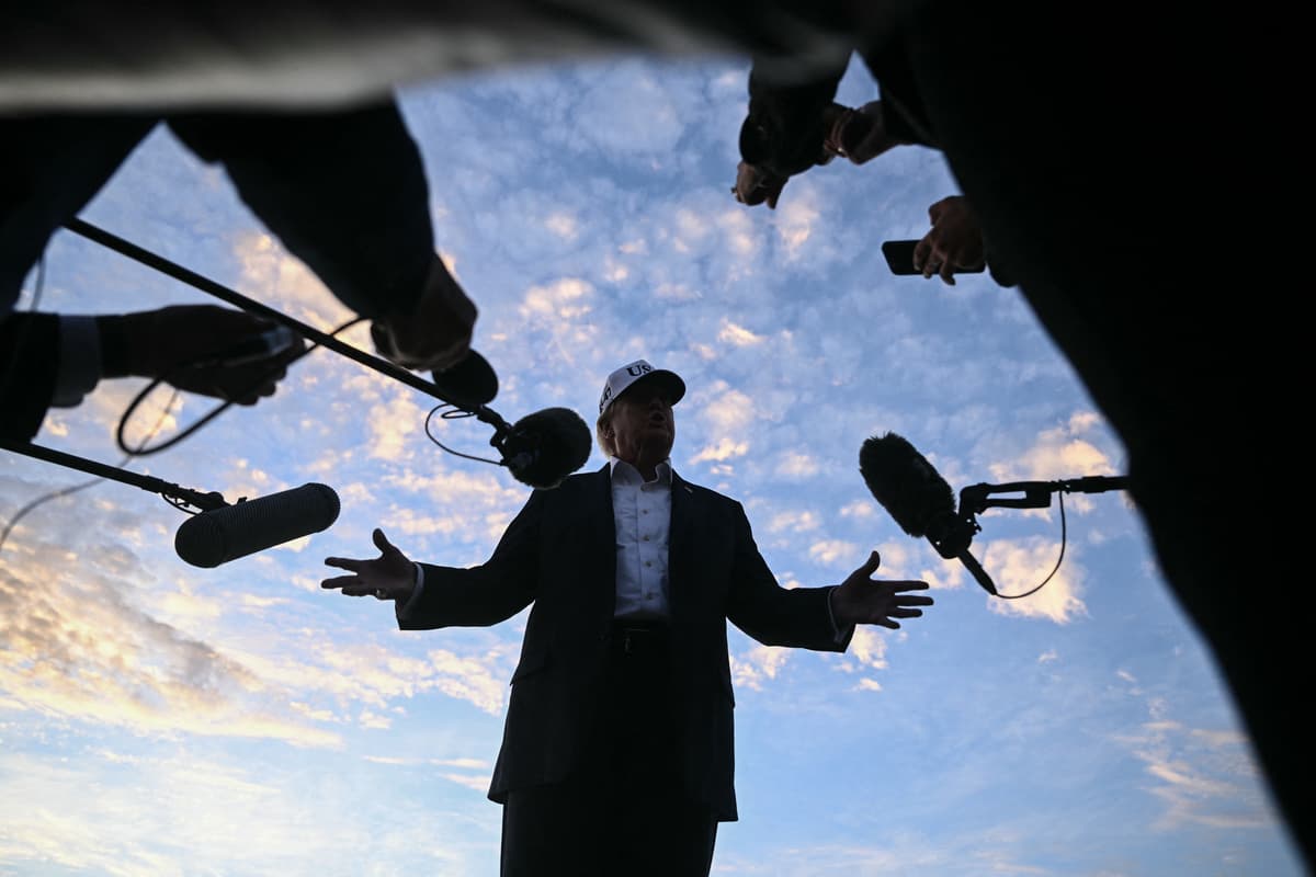 Trump wyklucza media z Białego Domu. Media zabierają swoje kamery