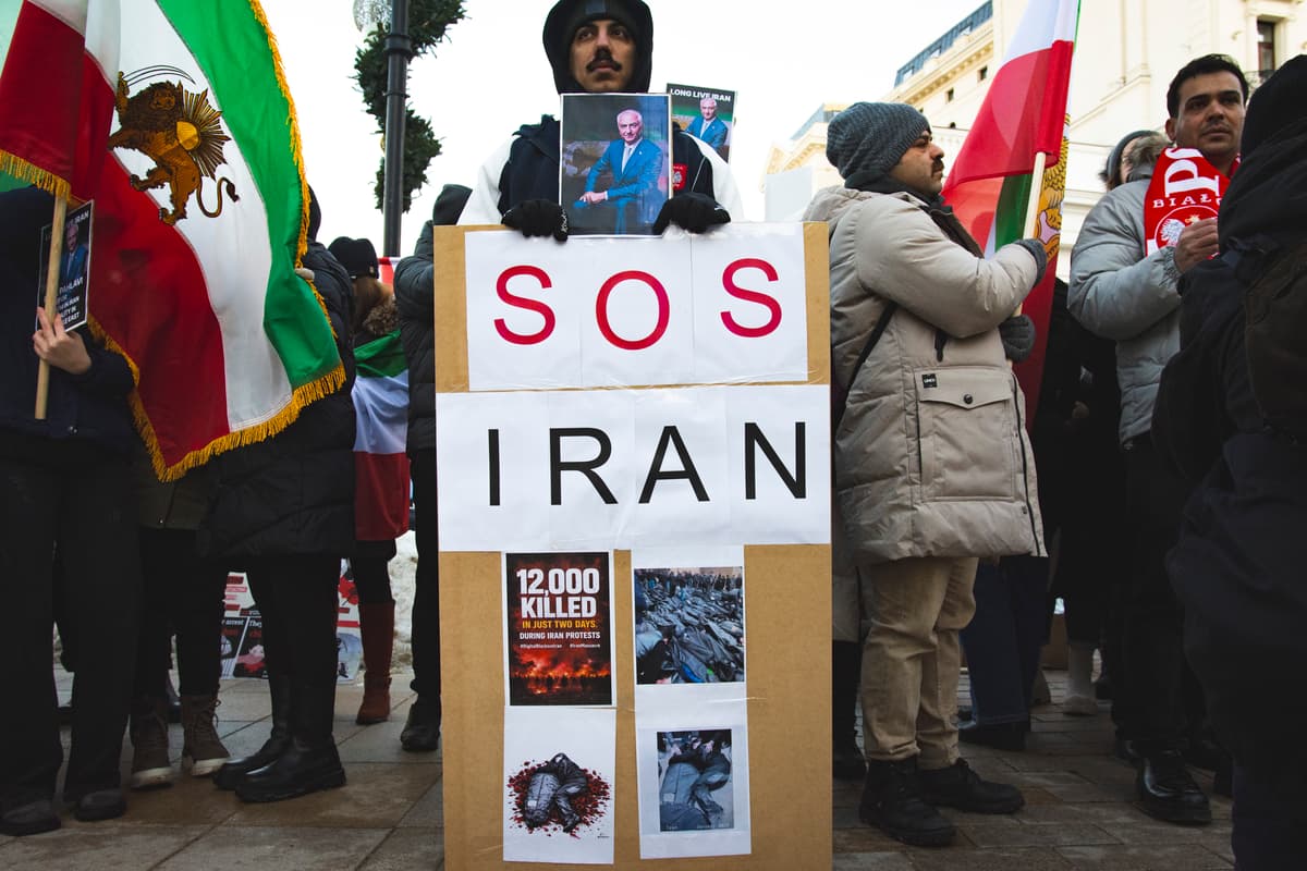 Eksplozja w Iranie. W tle protesty i „potężna armada” Trumpa