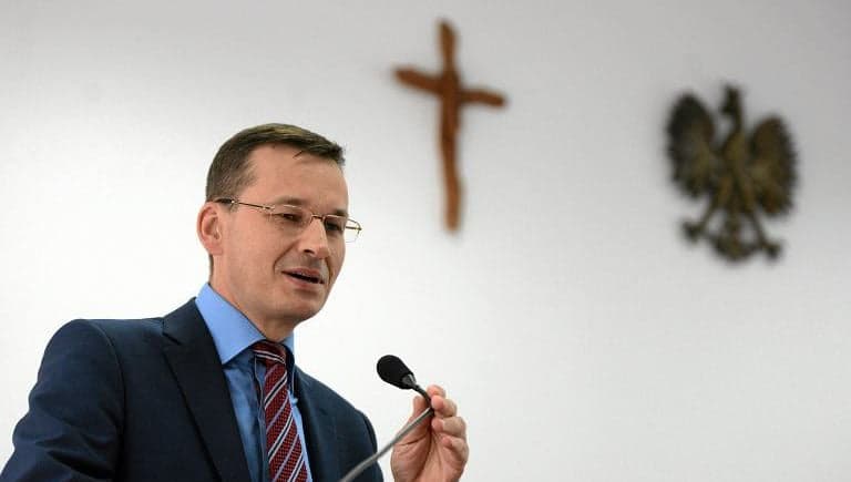 Morawiecki przyznaje, że ma żydowskie korzenie. Ale domagając się drzewka w Yad Vashem dla „całego polskiego narodu”, zakłamuje prawdę o Holocauście