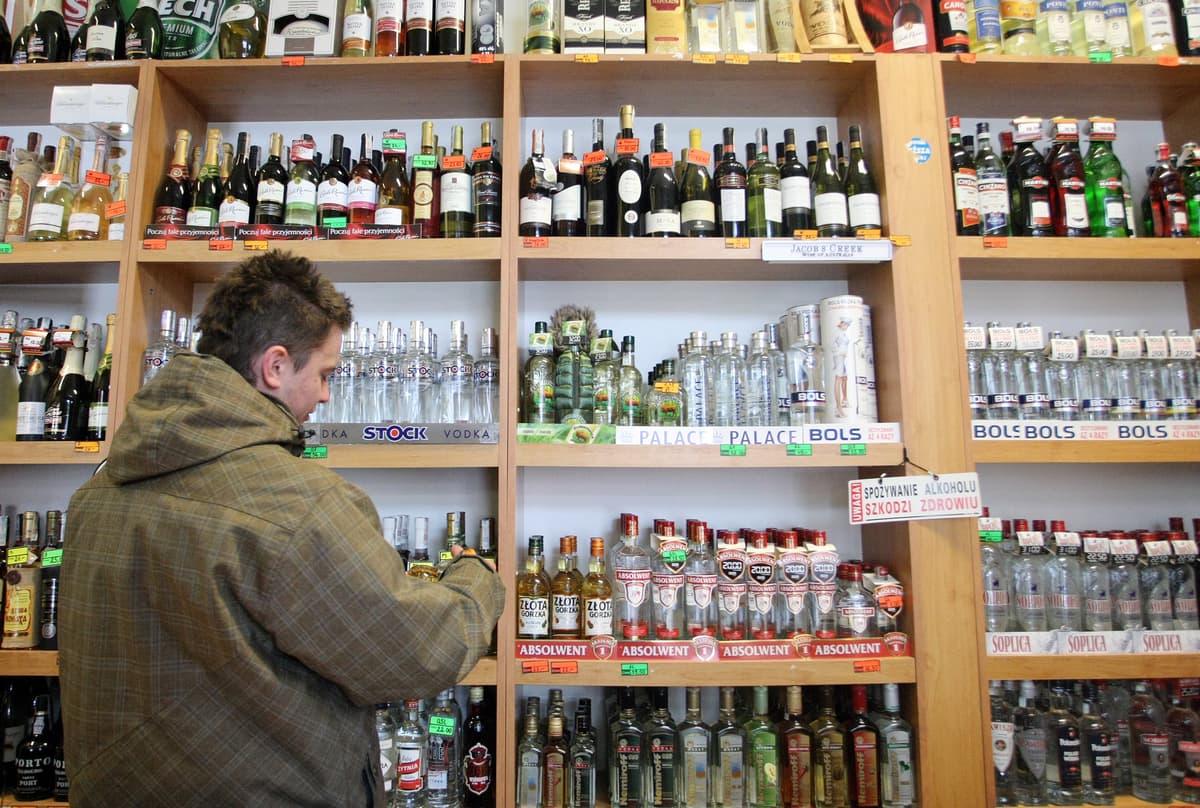 "Nocna prohibicja" w Krakowie. Po północy w sklepach nie kupisz alkoholu