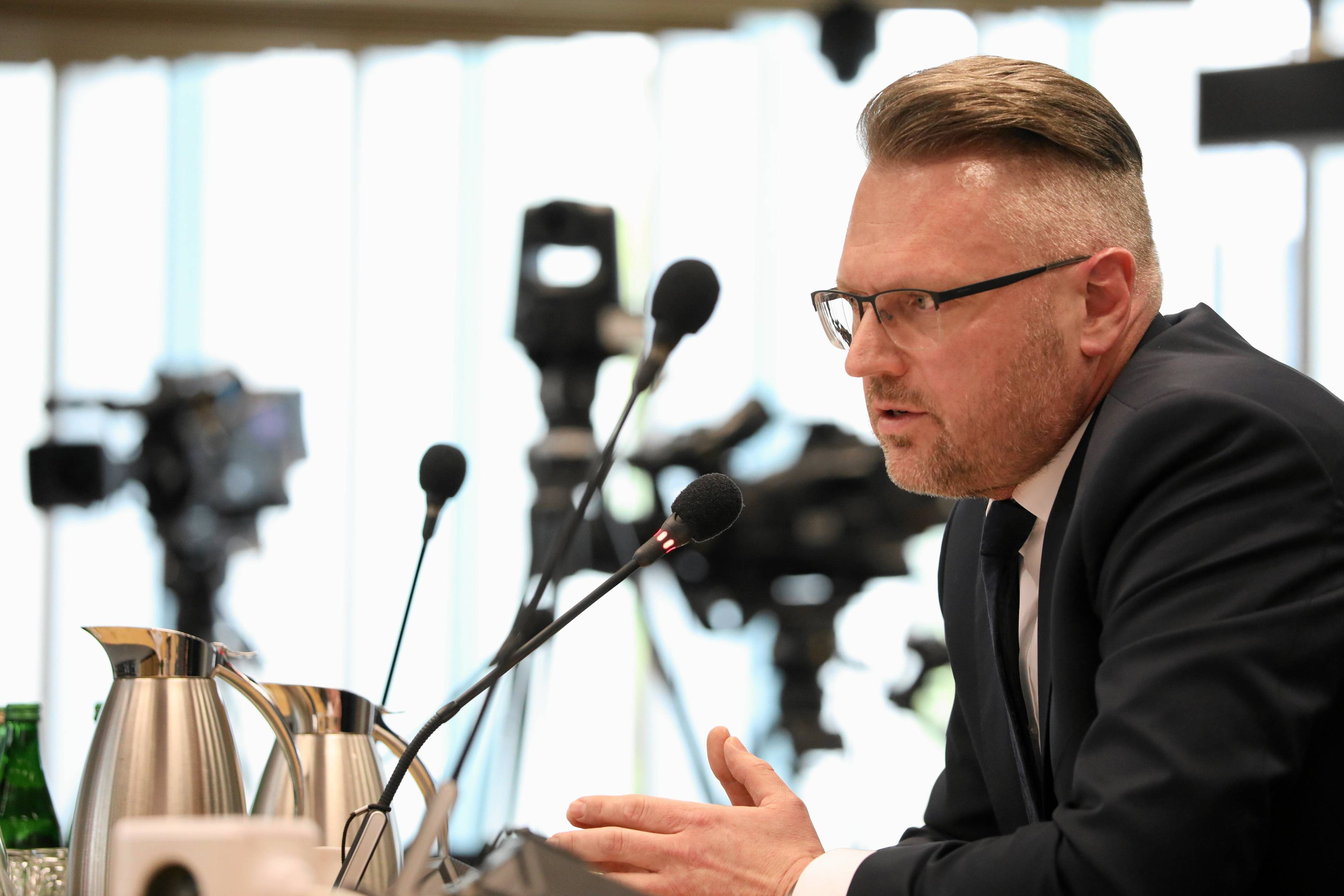Maciej Biernat zeznaje przed komisją śledczą
