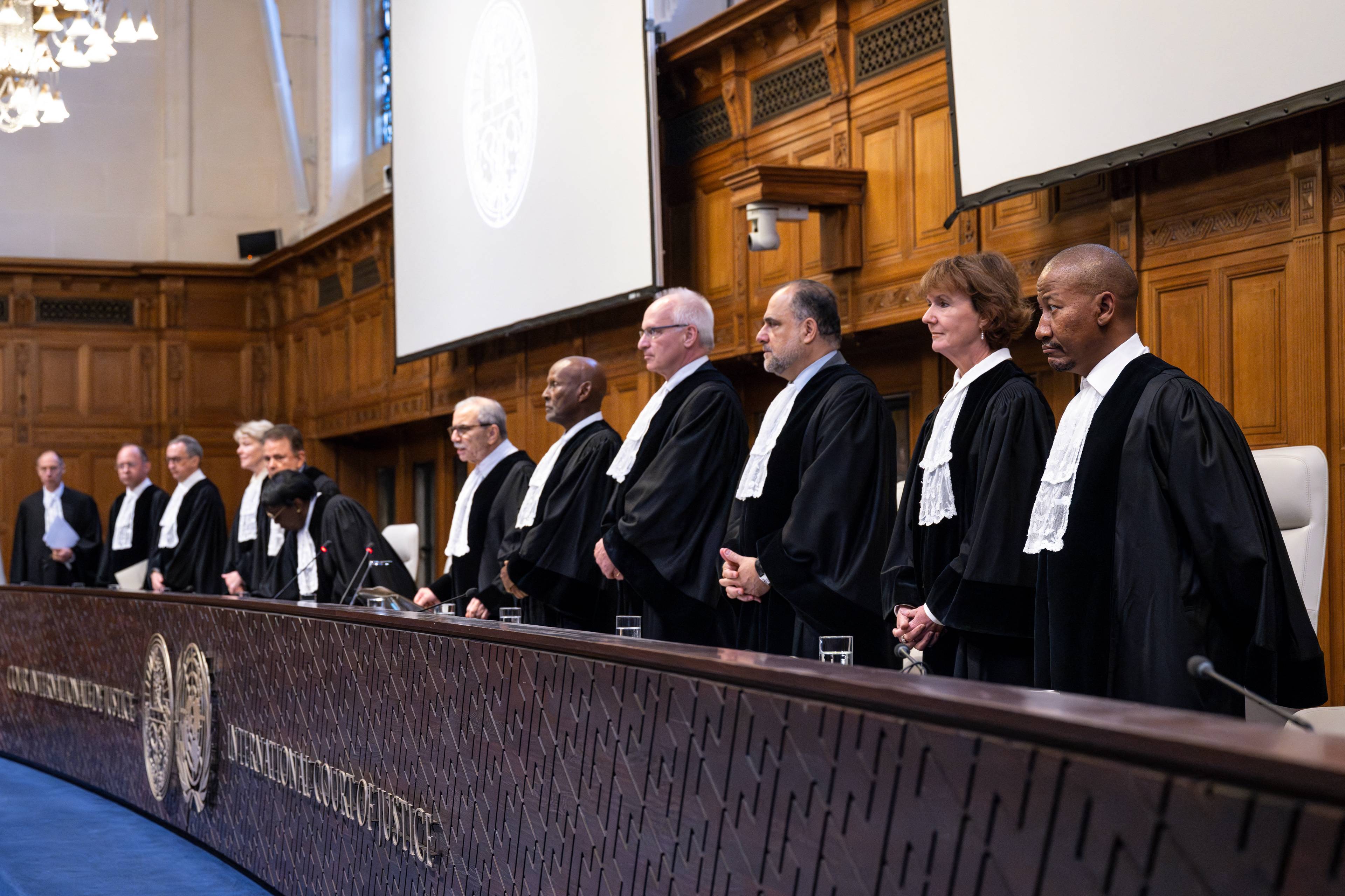 Sędziowie Międzynarodowego Trybunału Sprawiedliwości podczas obrad