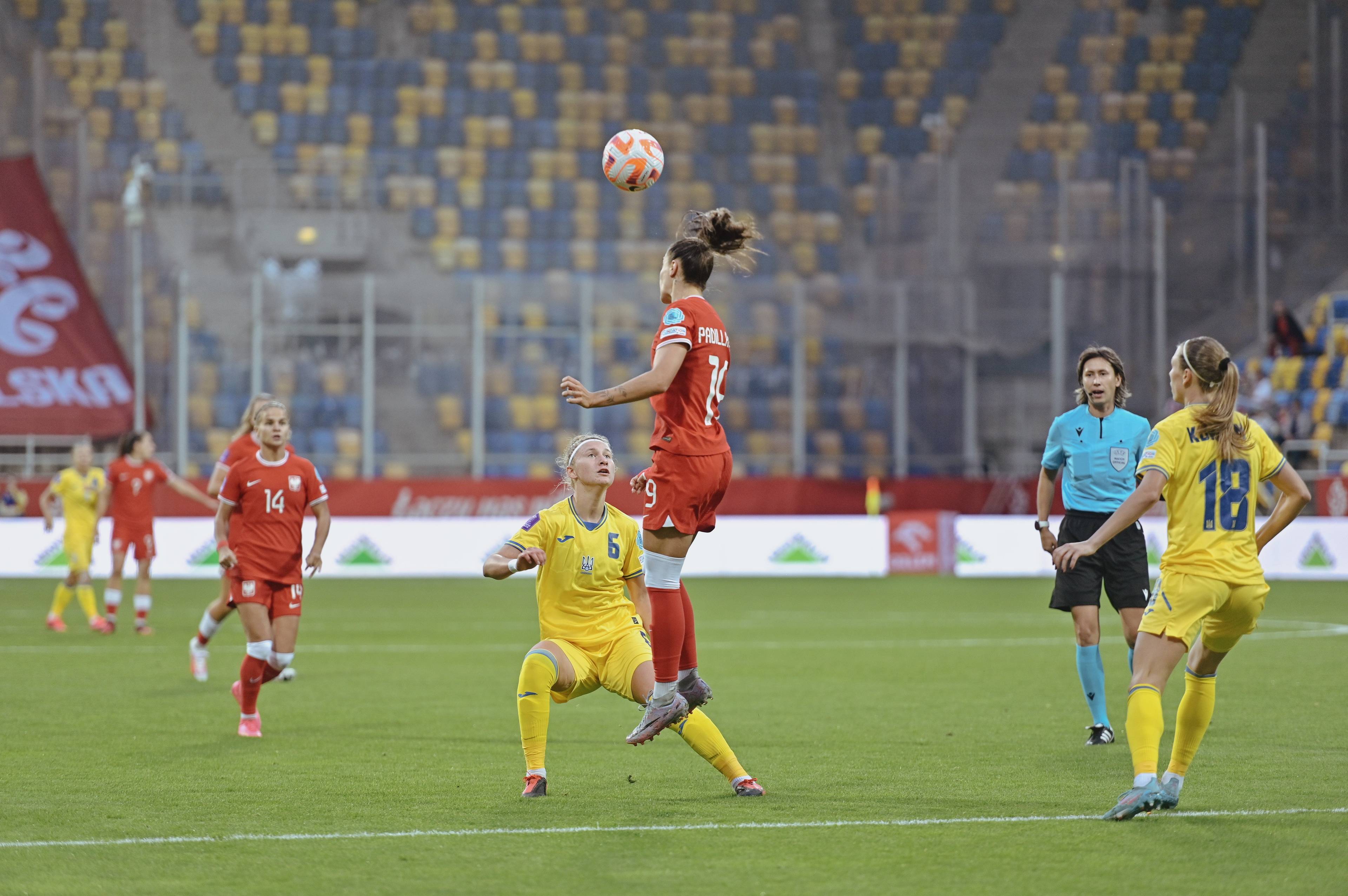 26.09.2023 Gdynia . Stadion Miejski w Gdyni . Natalia Padilla (C) podczas meczu Ligii Narodow w Polce Noznej Kobiet  Polska - Ukraina .
Fot. Bartosz Banka / Agencja Wyborcza.pl