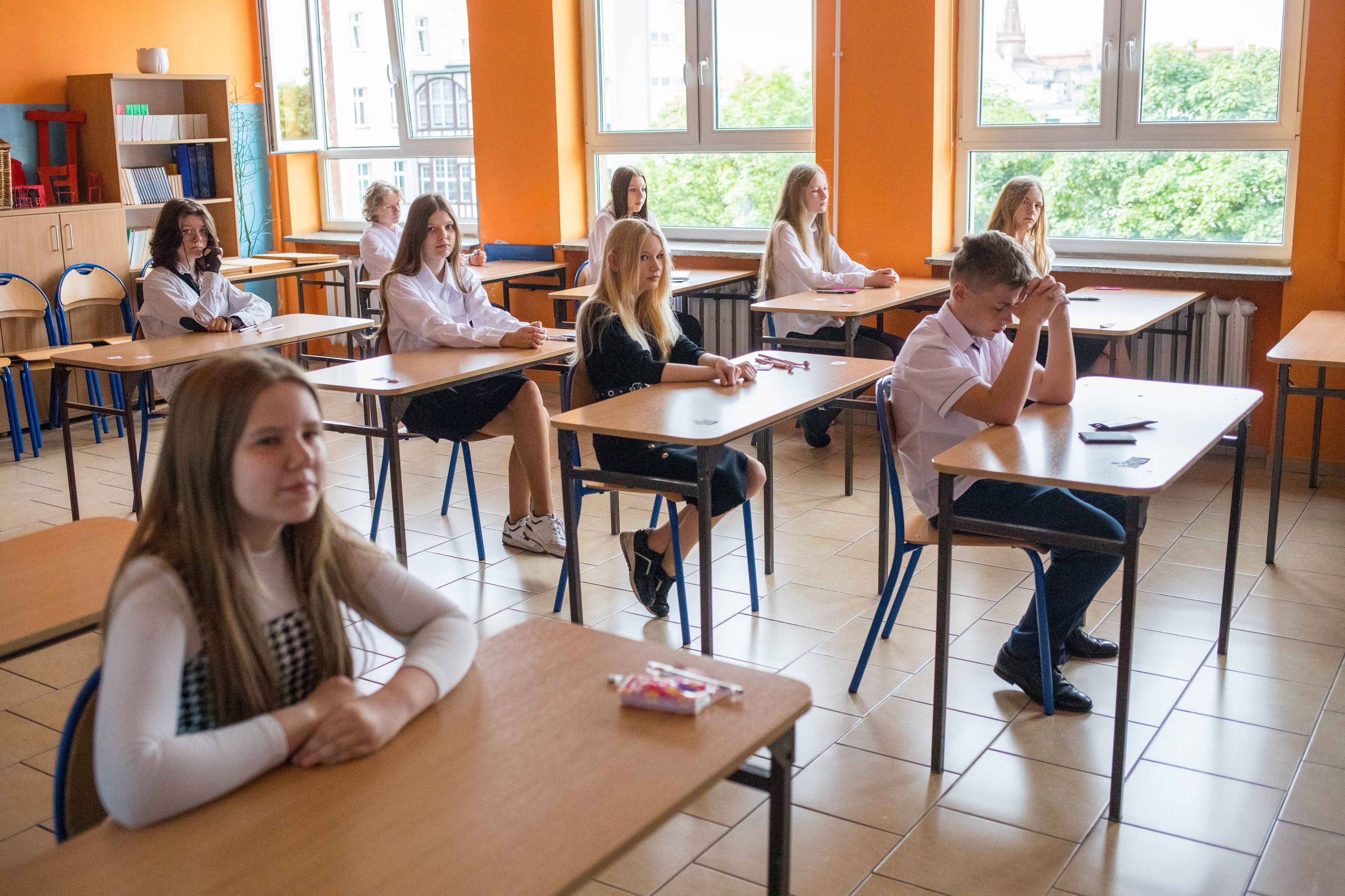 Uczniowie podczas egzaminu osmoklasisty