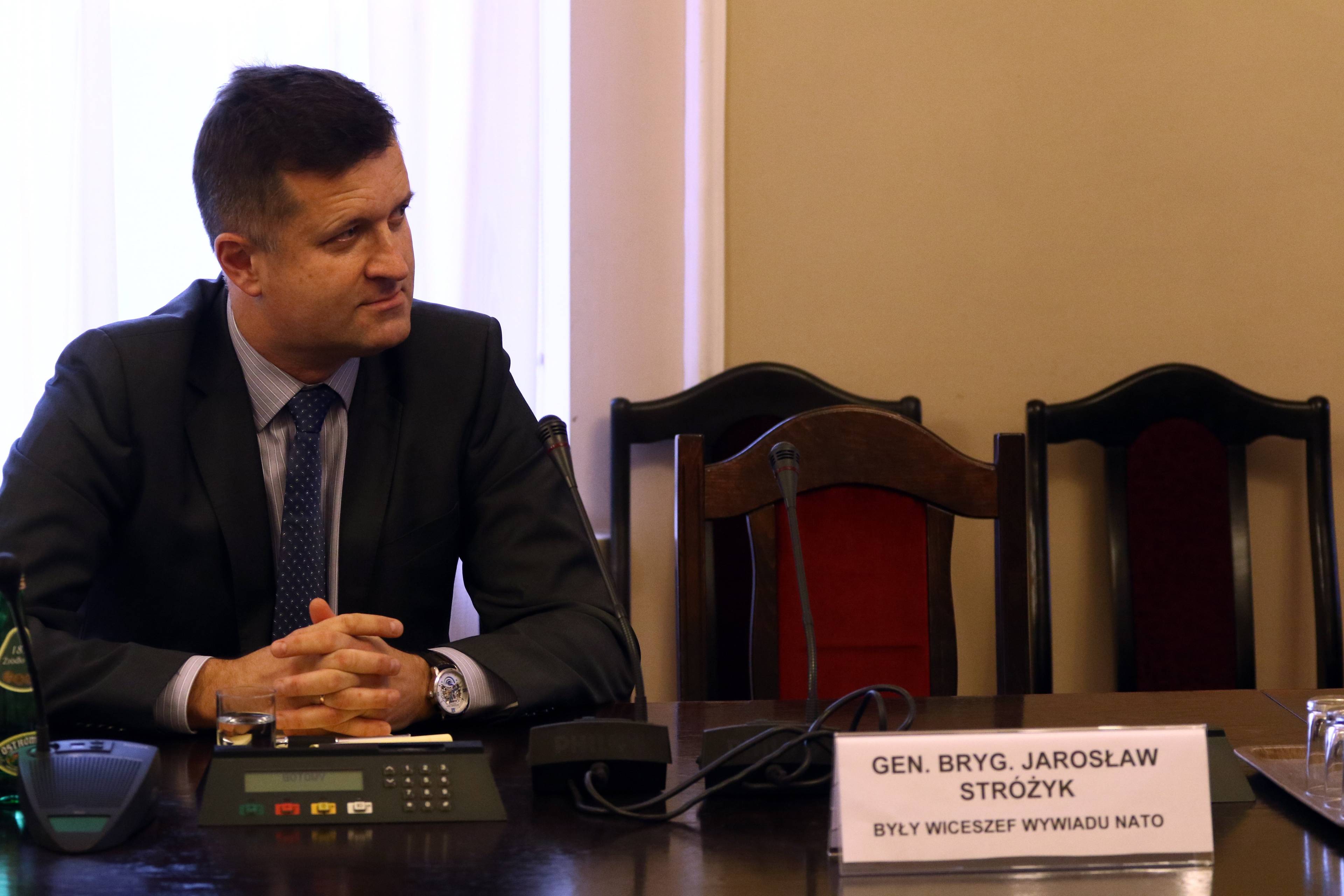 Generał Jarosław Stróżyk podczas posiedzenia zespołu parlamentarnego w Sejmie poprzedniej kadencji