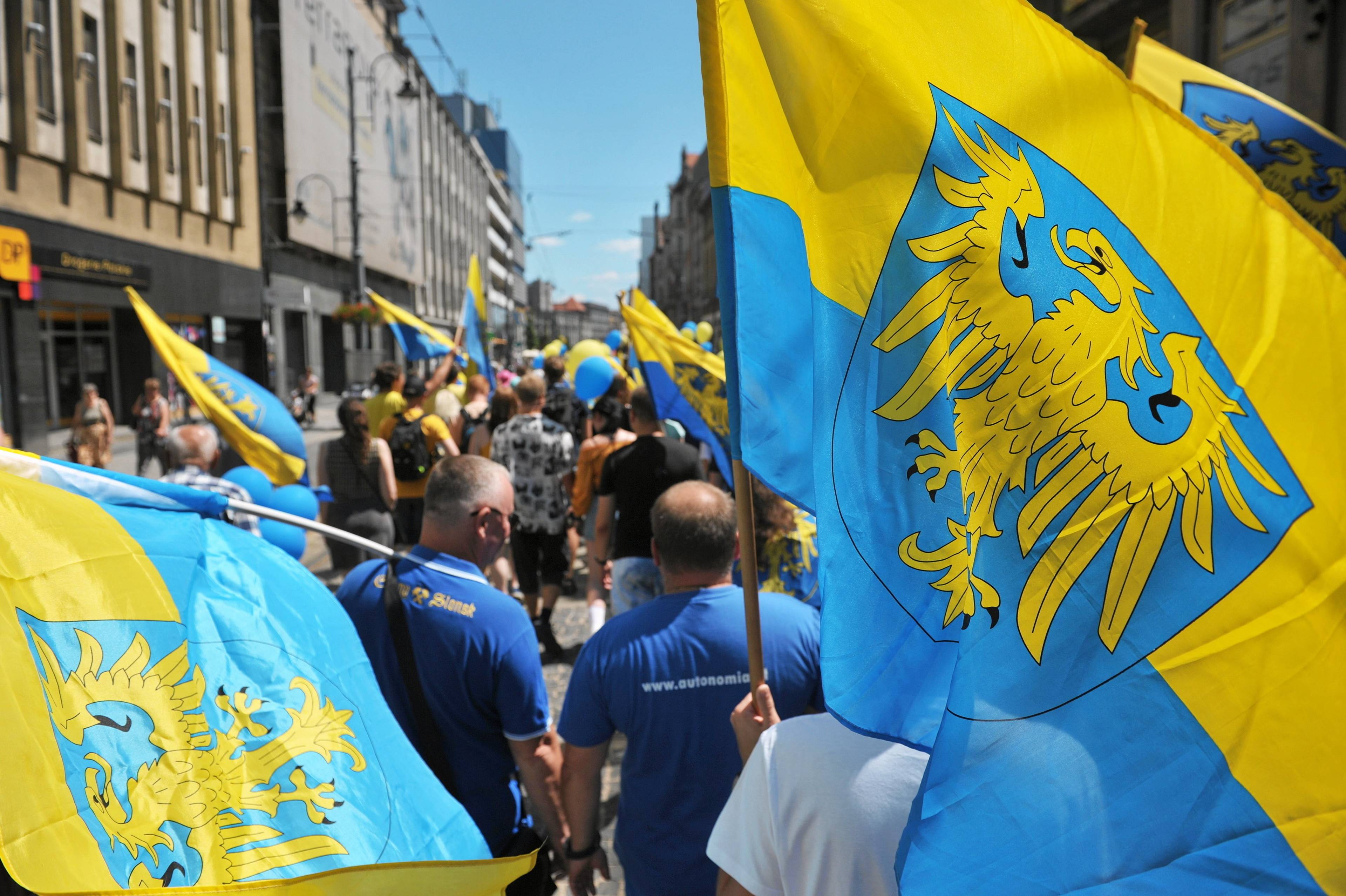 Żółto-niebieskie flagi Śląska
