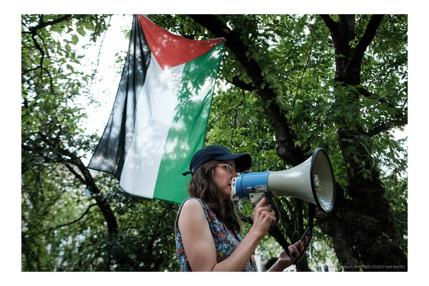 Studentka protestująca w solidarności z Palestyną