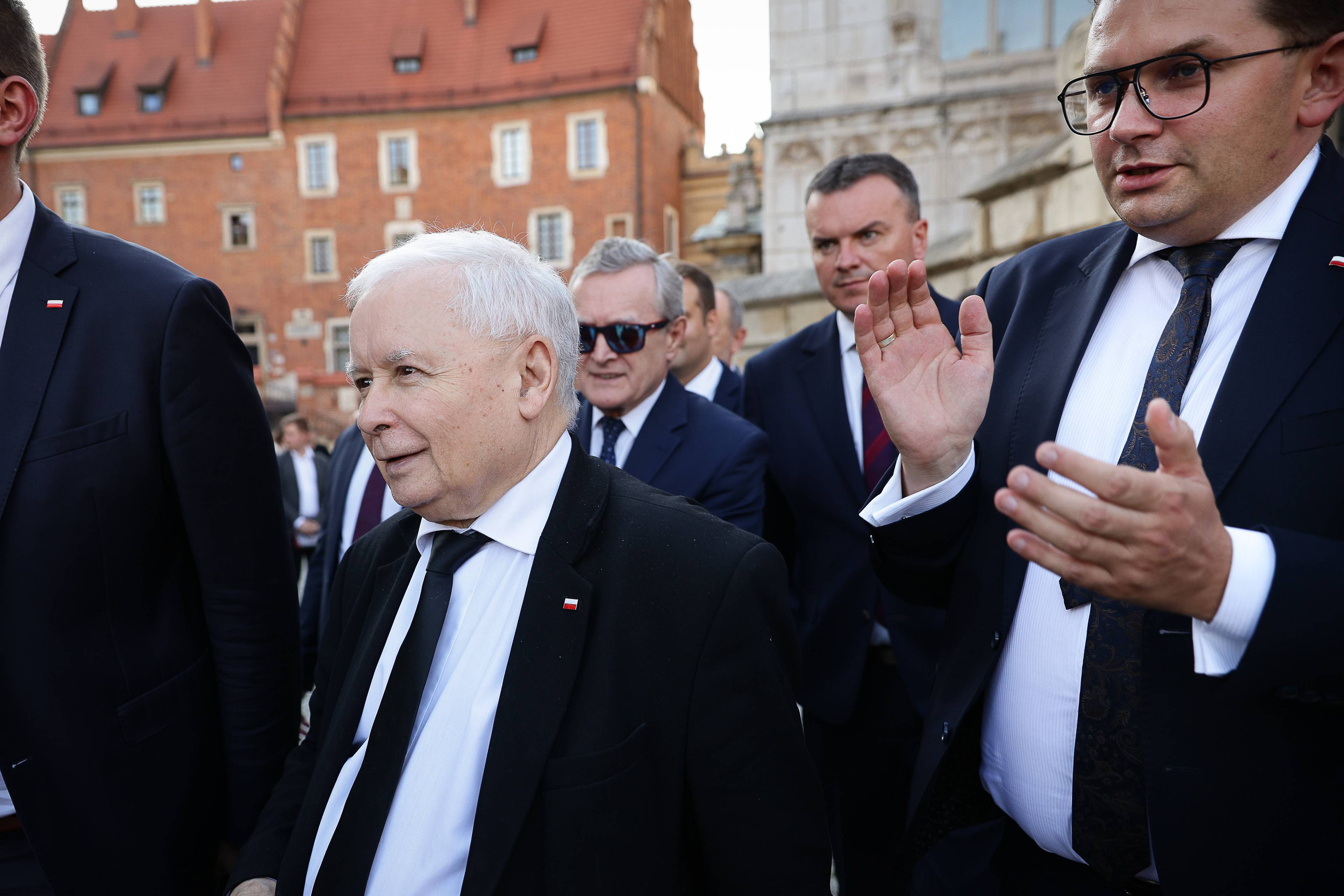 Jarosław Kaczyński i Łukasz Kmita pod Wawelem