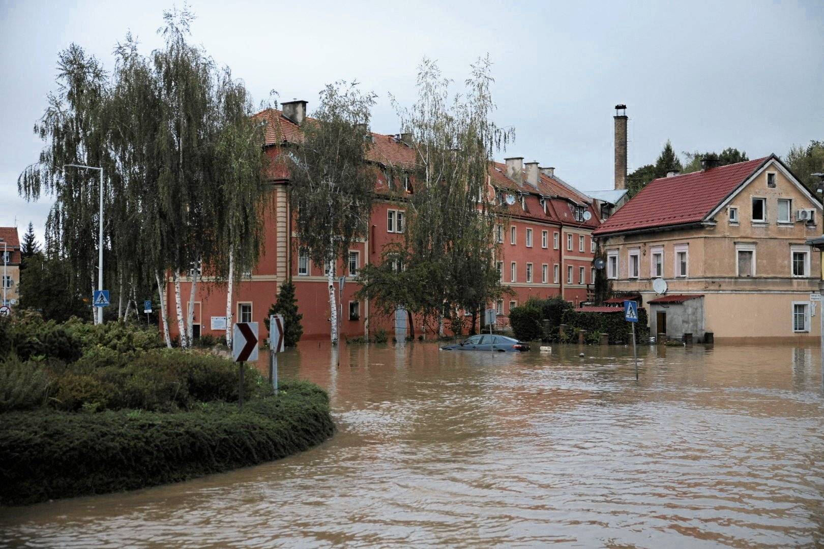 15.09.2024 Klodzko . Wezbrana rzeka Nysa Klodzka przerwala waly przeciwpowodziowe i wdarla sie do miasta .
Fot. Lukasz Cynalewski / Agencja Wyborcza.pl