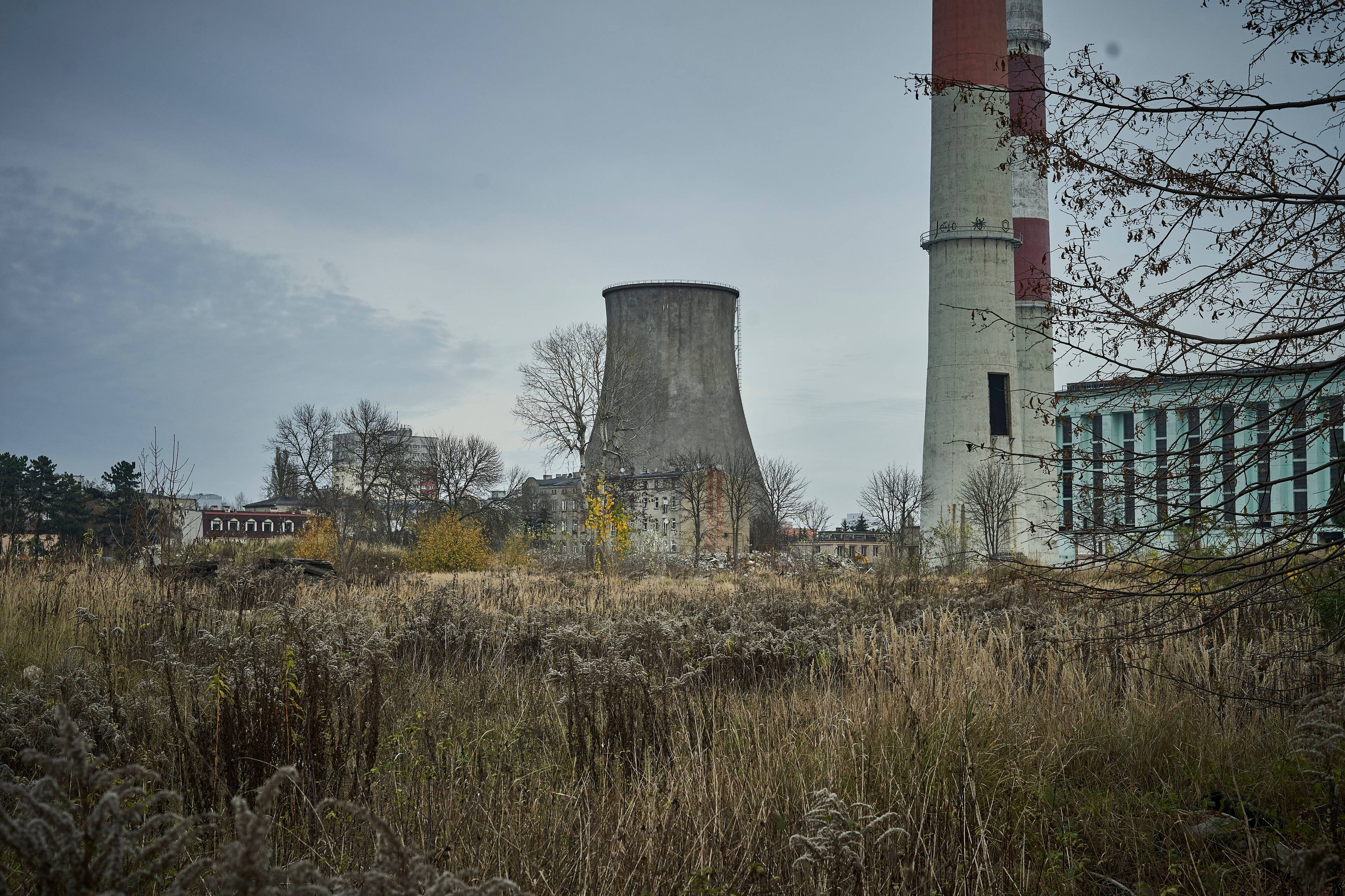 Kominy nieczynnej elektrociepłowni węglowej