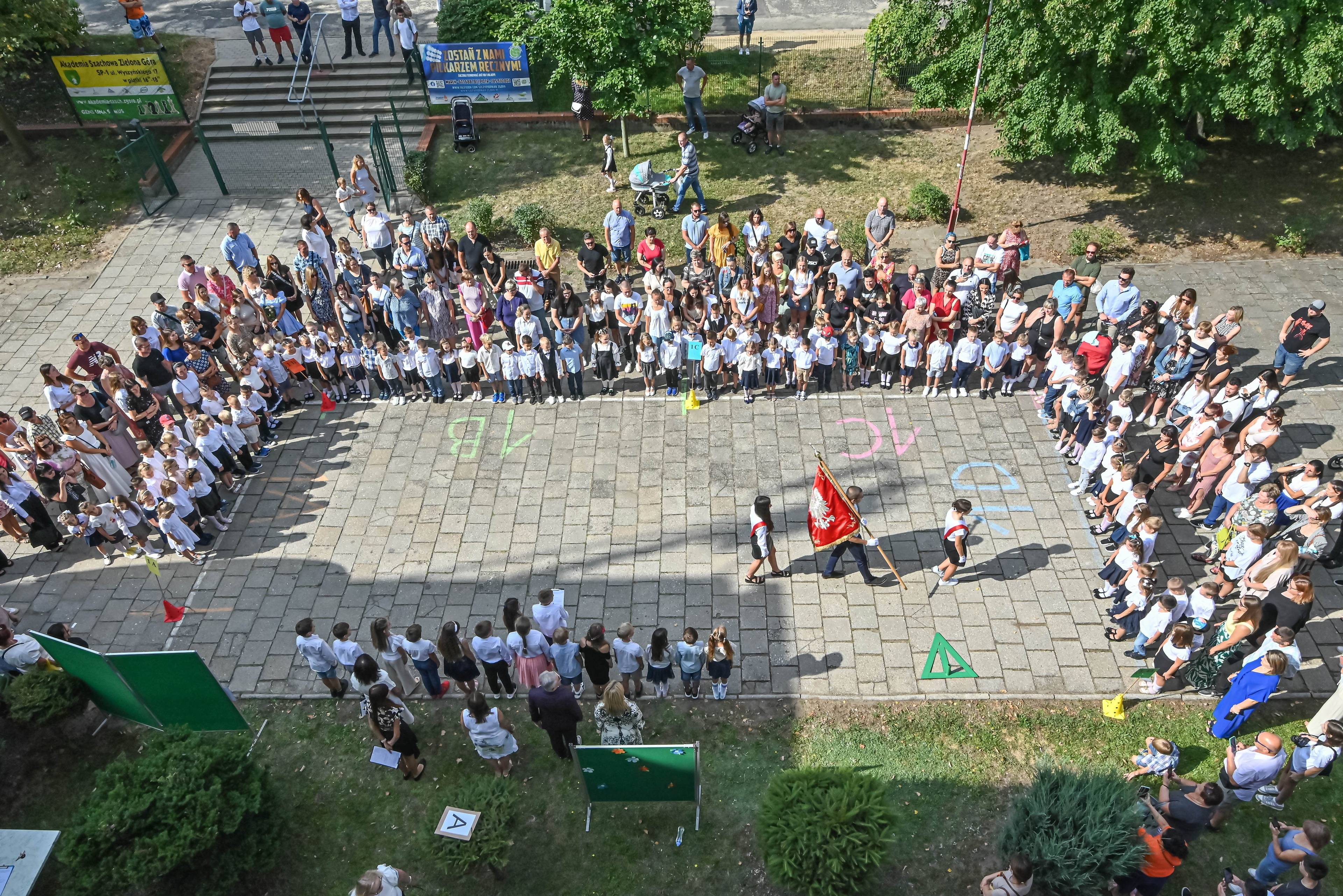 02.09.2024 Zielona Gora . Rozpoczecie nowego roku szkolnego i pasowanie na ucznia w Szkole Podstawowej numer 1 .
Fot. Wladyslaw Czulak / Agencja Wyborcza.pl