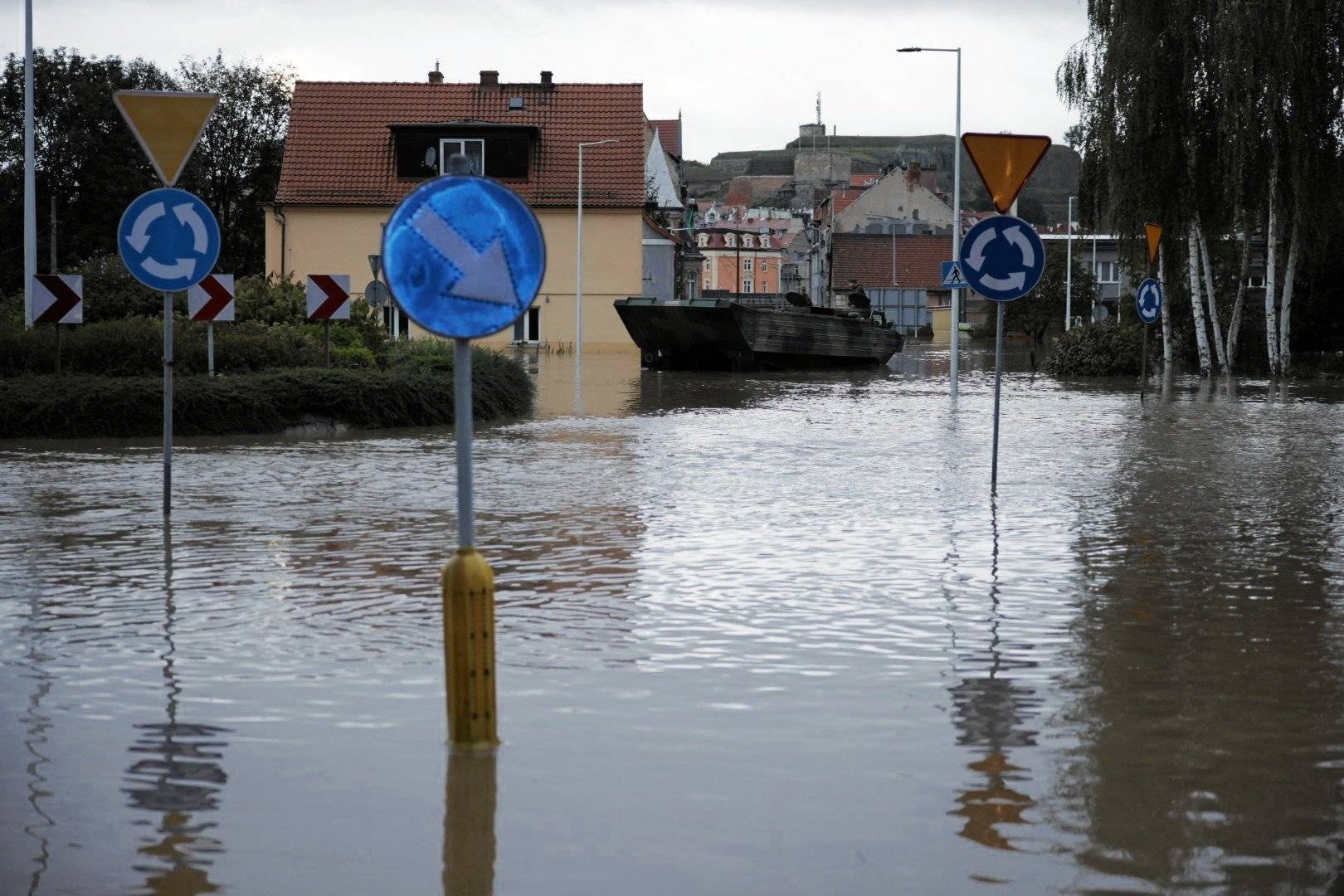 15.09.2024 Klodzko . Wezbrana rzeka Nysa Klodzka przerwala waly przeciwpowodziowe i wdarla sie do miasta .
Fot. Lukasz Cynalewski / Agencja Wyborcza.pl