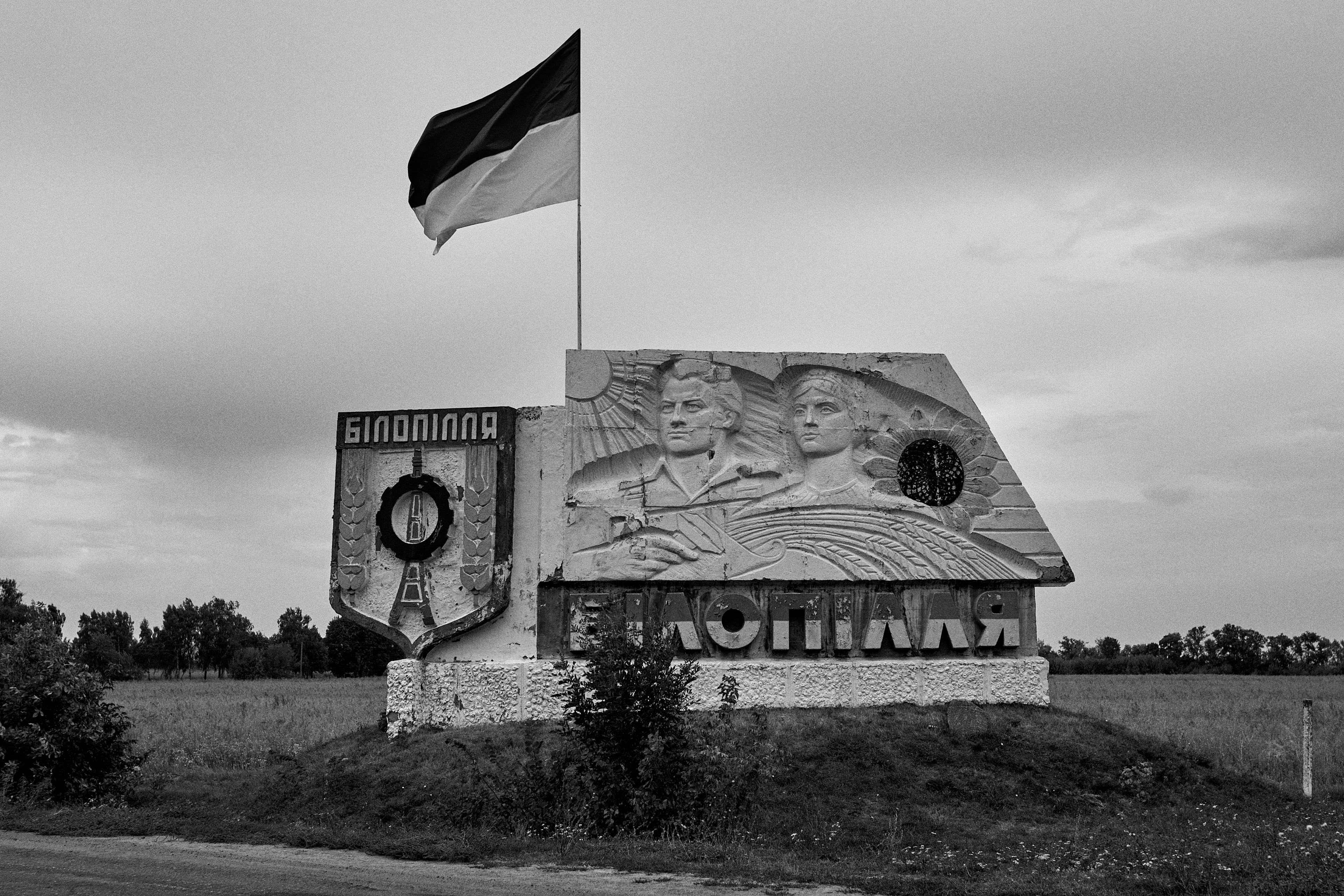 Znak miejsocwości z ukraińską flagą