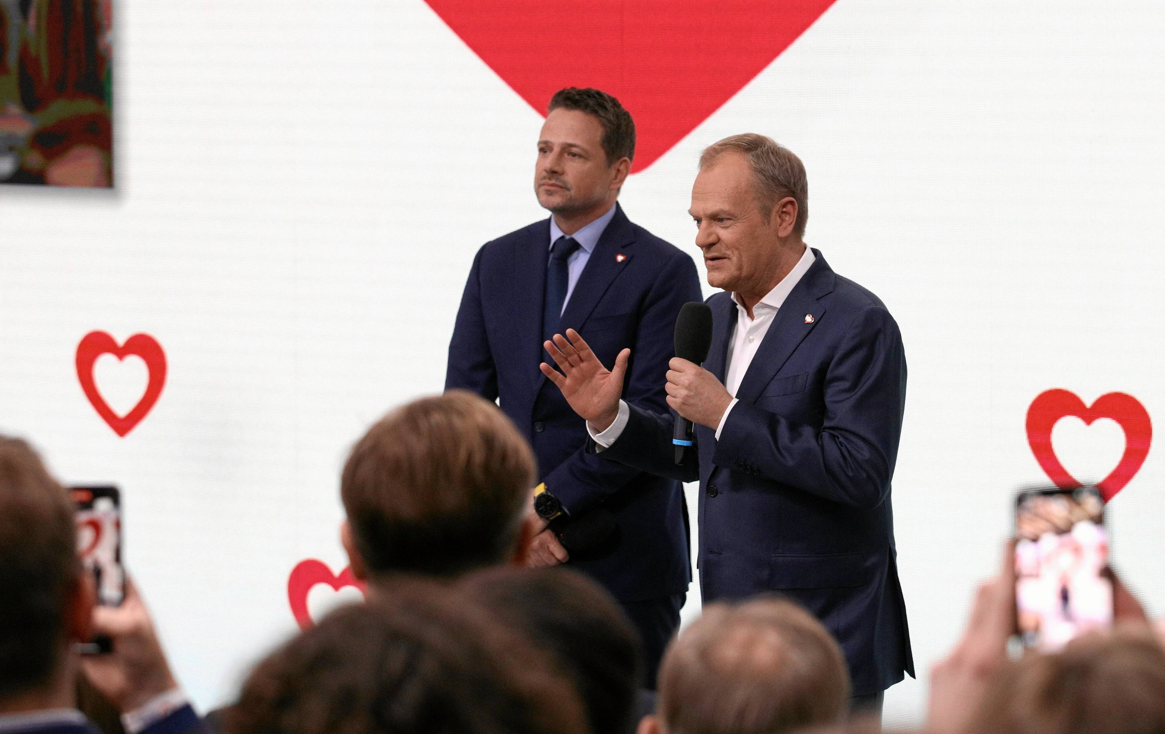 07.04.2024 Warszawa , ulica Kredytowa 1 , Muzeum Etnograficzne . Prezydent Warszawy Rafal Trzaskowski (l) i premier Donald Tusk (p) podczas wieczoru wyborczego Koalicji Obywatelskiej .
Fot. Adam Stepien / Agencja Wyborcza.pl