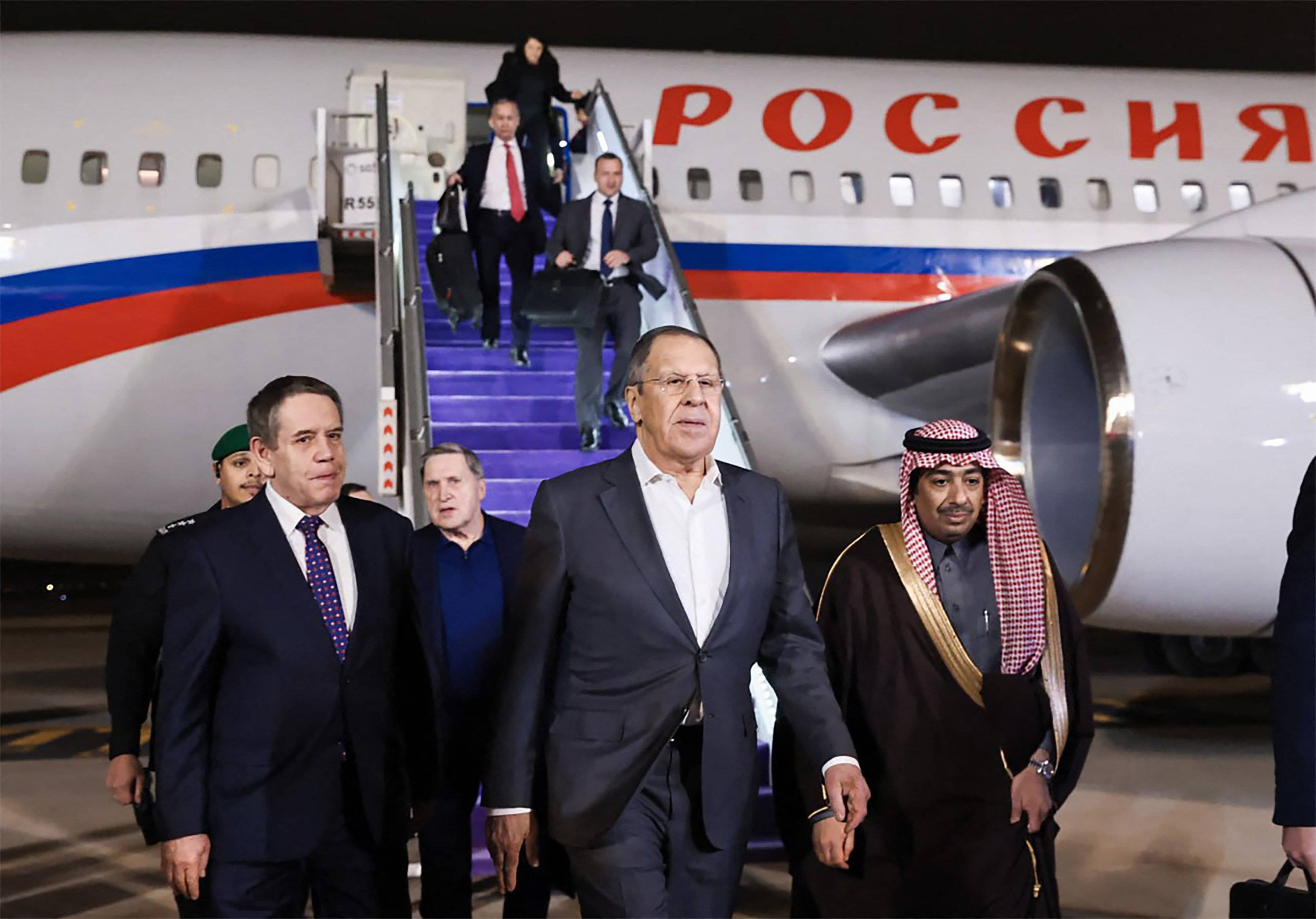 This handout picture taken and released by the Russian Foreign Ministry on their "X" social media account shows Russian Foreign Minister Sergei Lavrov (C) arriving in Saudi Arabia prior to a meeting with US Secretary of State in Riyad on February 17, 2025. Top US and Russian diplomats will meet in Saudi Arabia on February 18, 2025, for talks on resetting the countries' fractured relations and making a tentative start on trying to end the conflict in Ukraine. (Photo by Handout / X ACCOUNT OF RUSSIAN FOREIGN MINISTRY / AFP) / RESTRICTED TO EDITORIAL USE - MANDATORY CREDIT "AFP PHOTO / X ACCOUNT OF RUSSIAN FOREIGN MINISTRY " - NO MARKETING NO ADVERTISING CAMPAIGNS - DISTRIBUTED AS A SERVICE TO CLIENTS