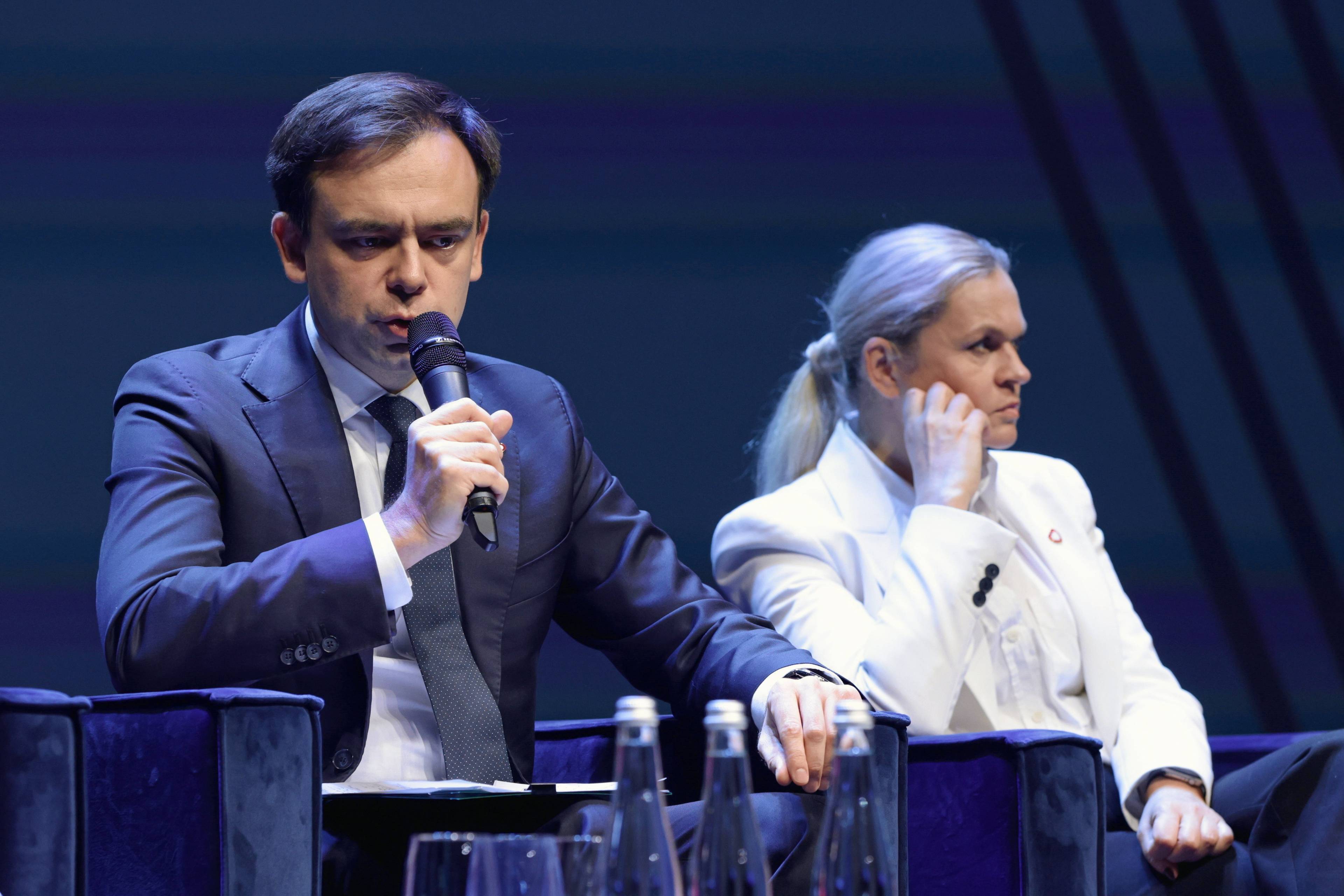 09.11.2024 Warszawa , Teatr Dramatyczny . Minister Finansow Andrzej Domanski , Ministra Edukacji Narodowej Barbara Nowacka podczas Debaty Ministrow w ramach wspolKongresu Kultury .
Fot. Dawid Zuchowicz / Agencja Wyborcza.pl