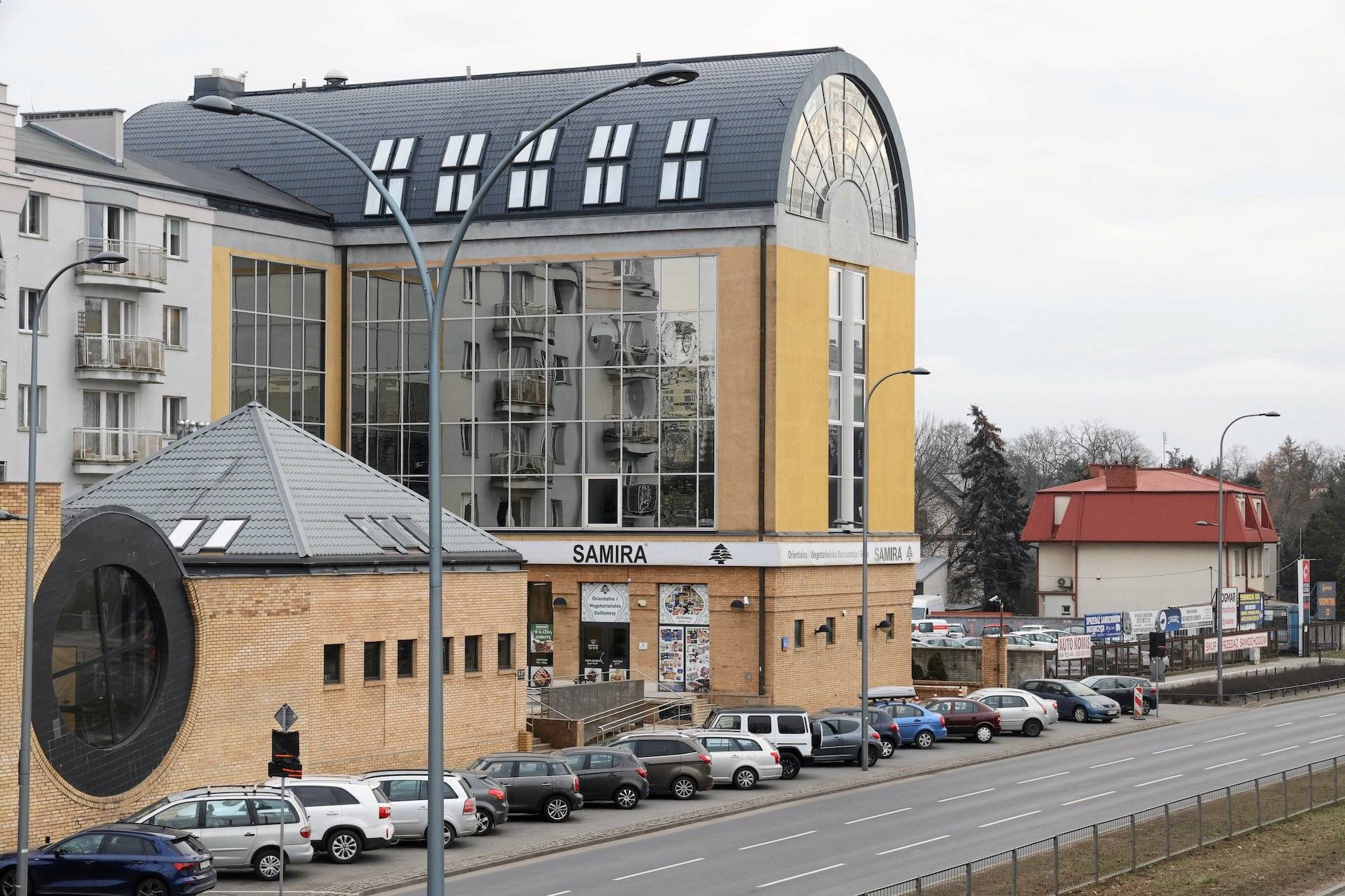 Budynek przy ul. Powsińskiej 64A w Warszawie należący do IDMN