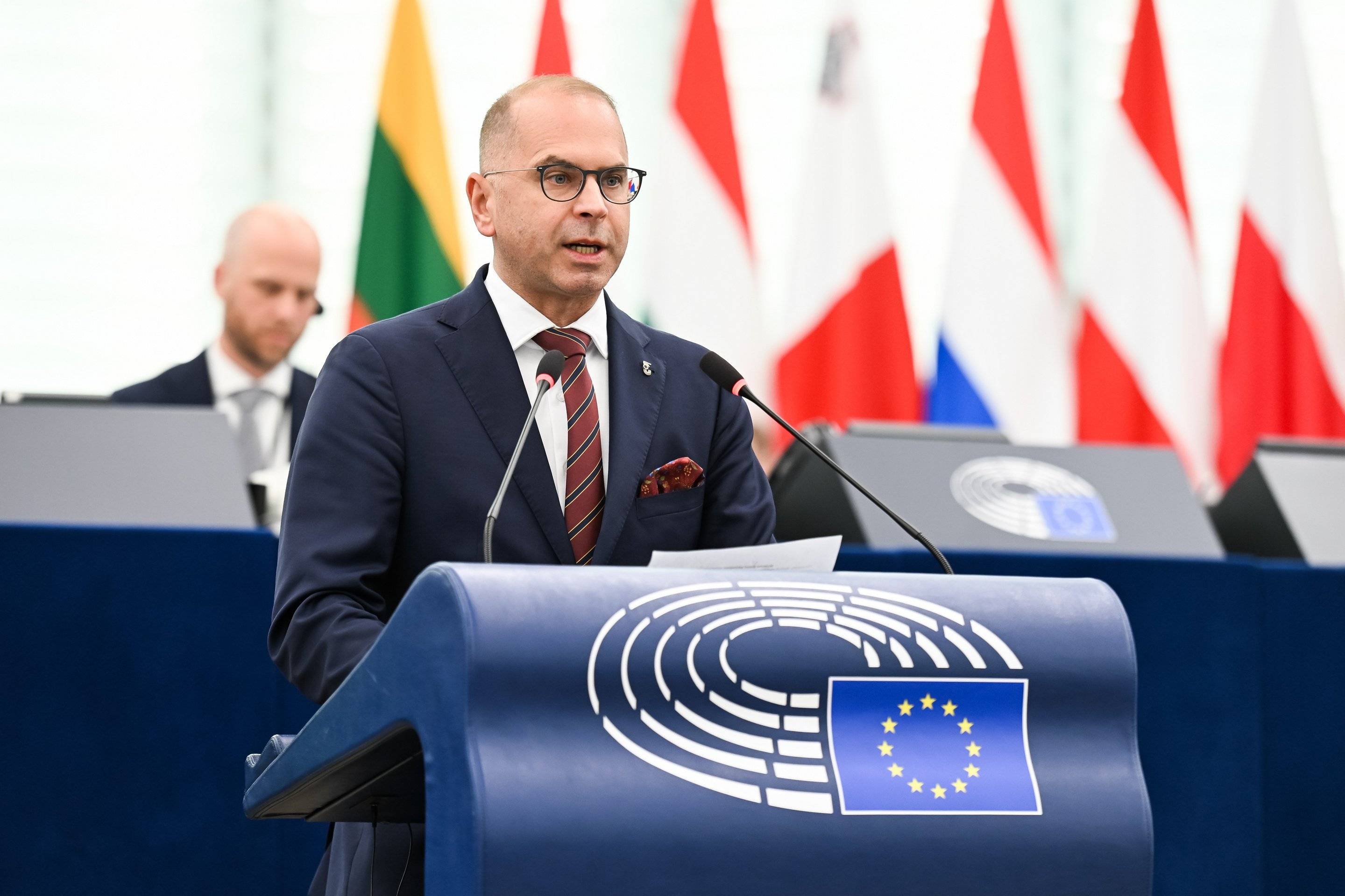 Europoseł PO Michał Szczerba podczas debaty w Parlamencie Europejskim 11 marca 2025.