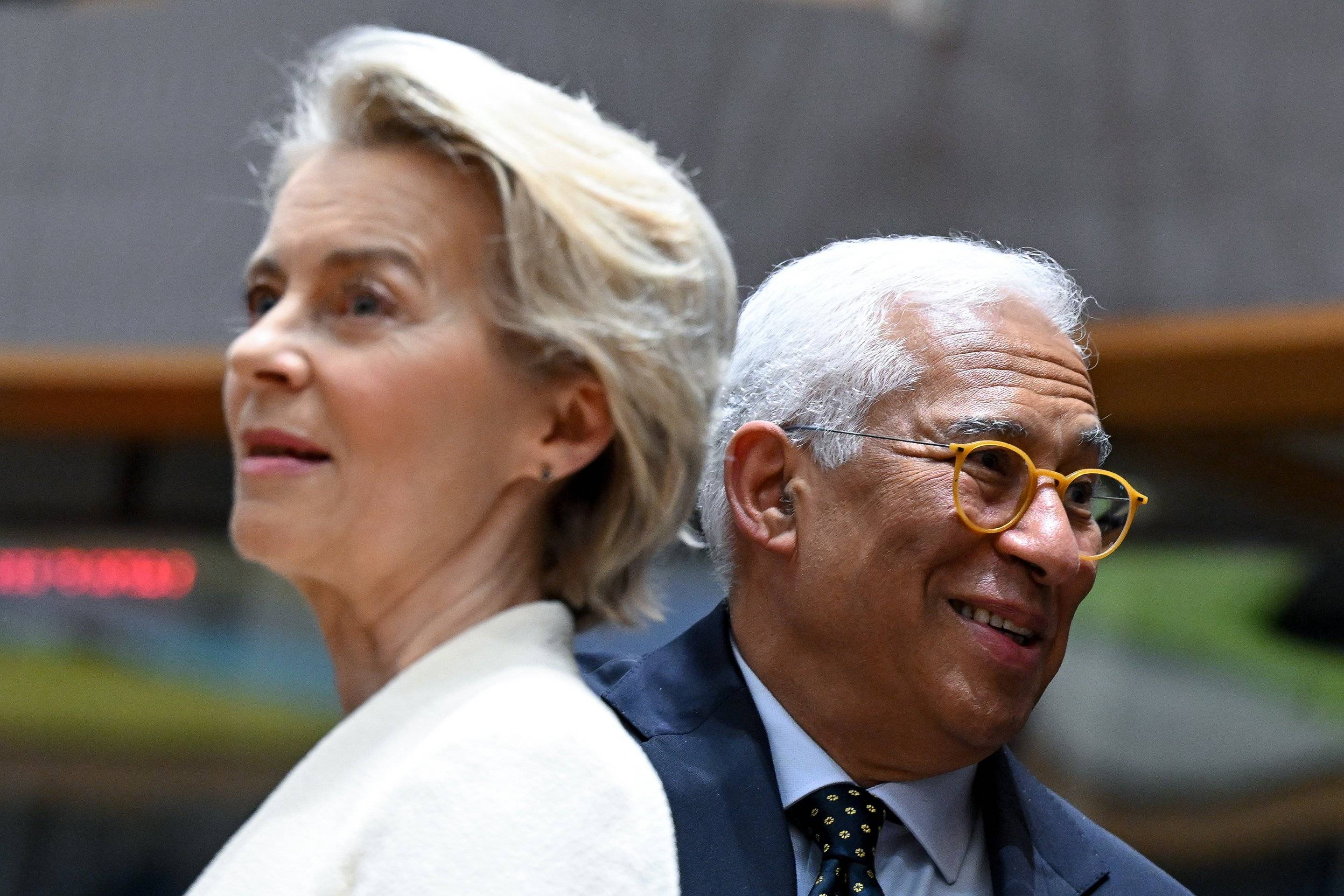 Szef Rady Europejskiej Antonio Costa i szefowa Komisji Europejskiej Ursula von der Leyen podczas nadzwyczajnego szczytu UE w Brukseli w czwartek 6 marca 2025 r.