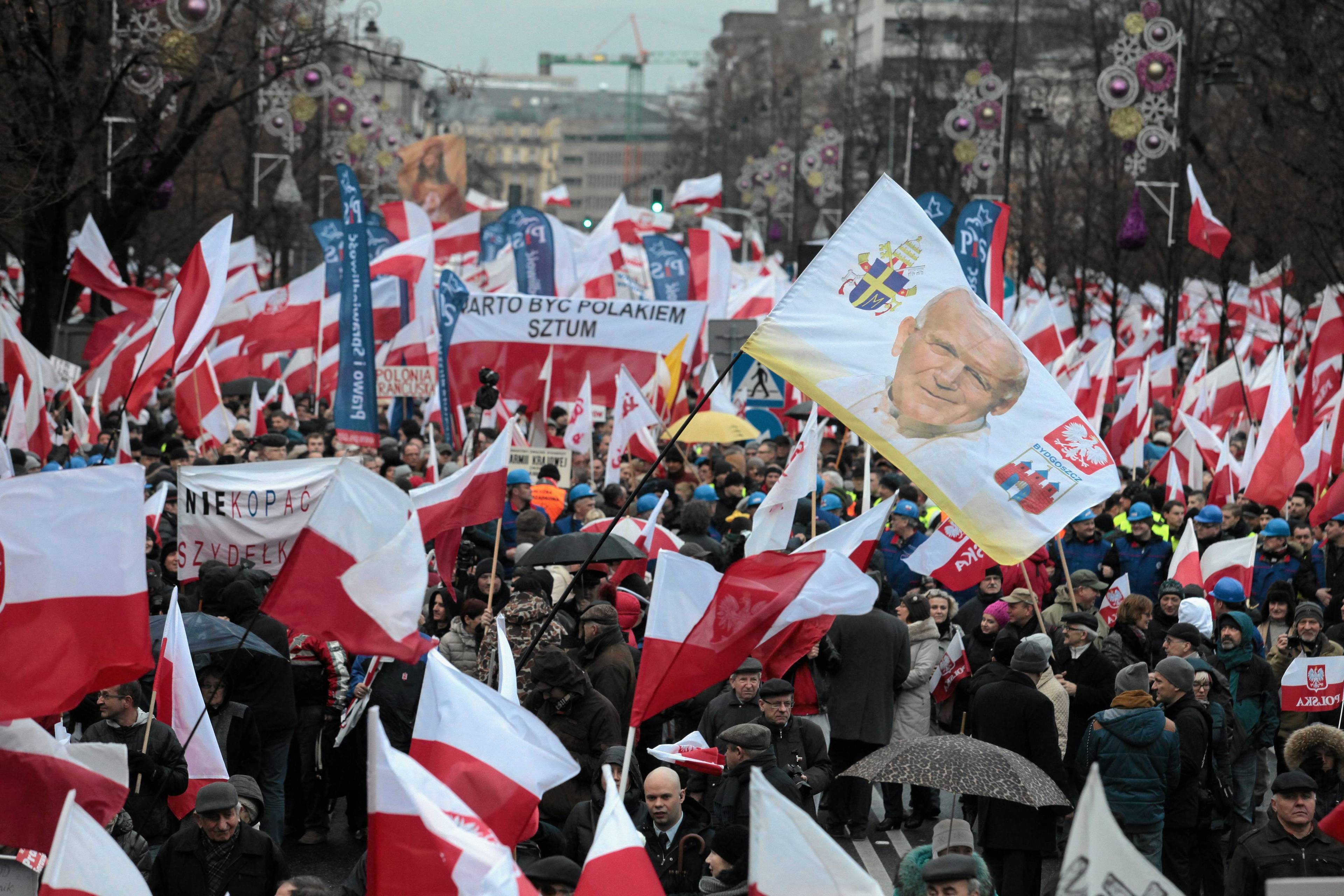 13.12.2015 Warszawa . Marsz Wolnosci i Solidarnosci PiS . 
Fot. Krzysztof Miller / Agencja Gazeta