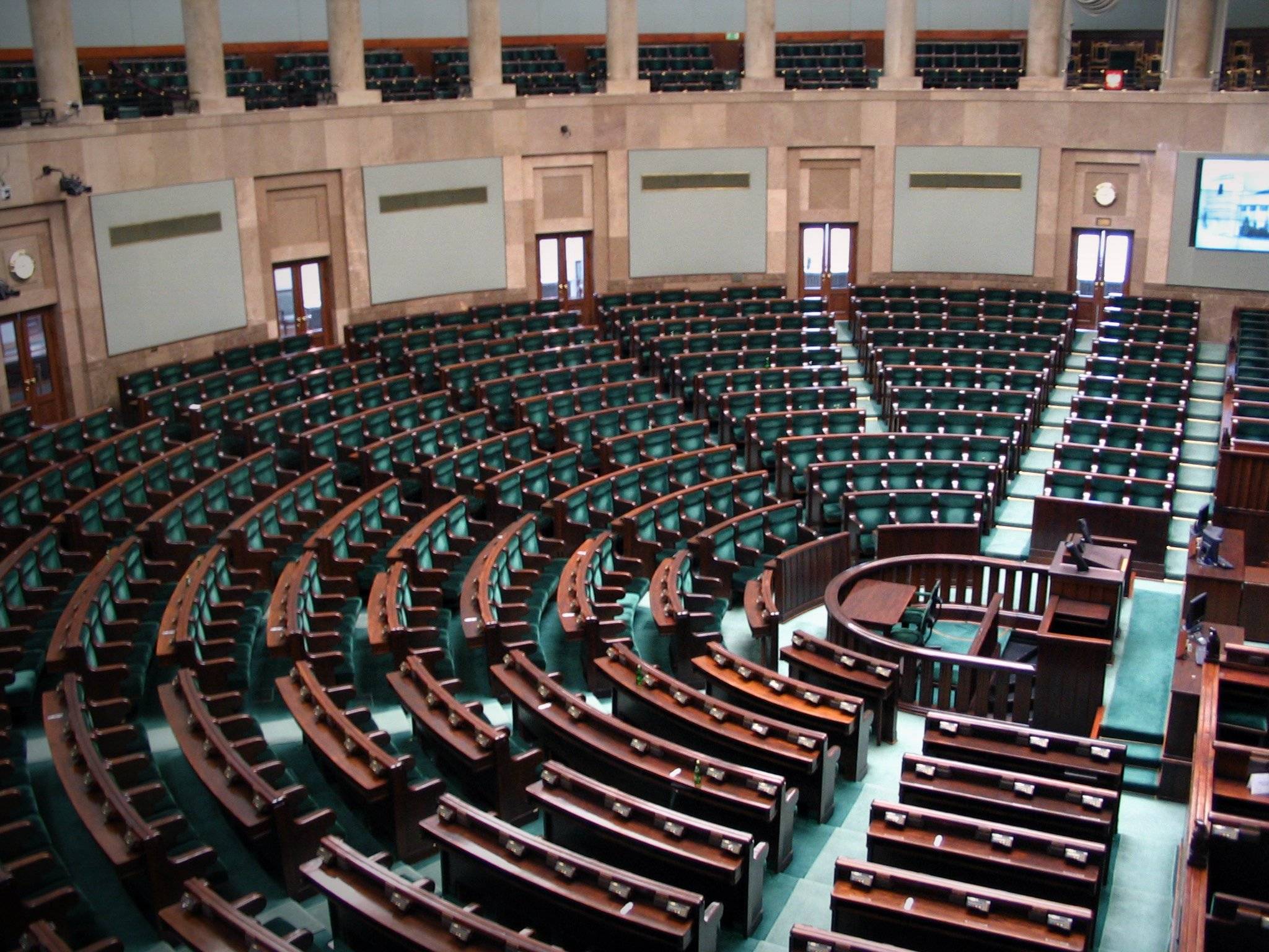 Grafika do artykułu "Trybunał to trzecia izba parlamentu”. Przydałaby się izba otrzeźwień