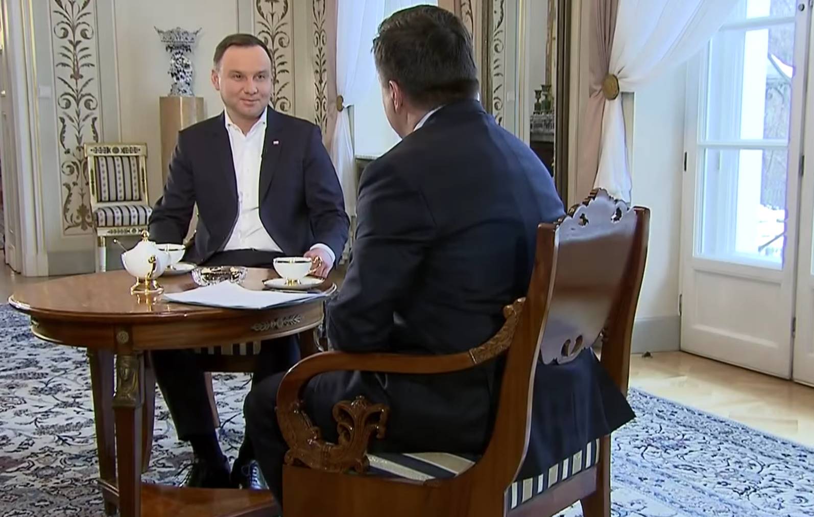 Grafika do artykułu Kawa na ławę. Prezydent Andrzej Duda przyznał, że złamał konstytucję