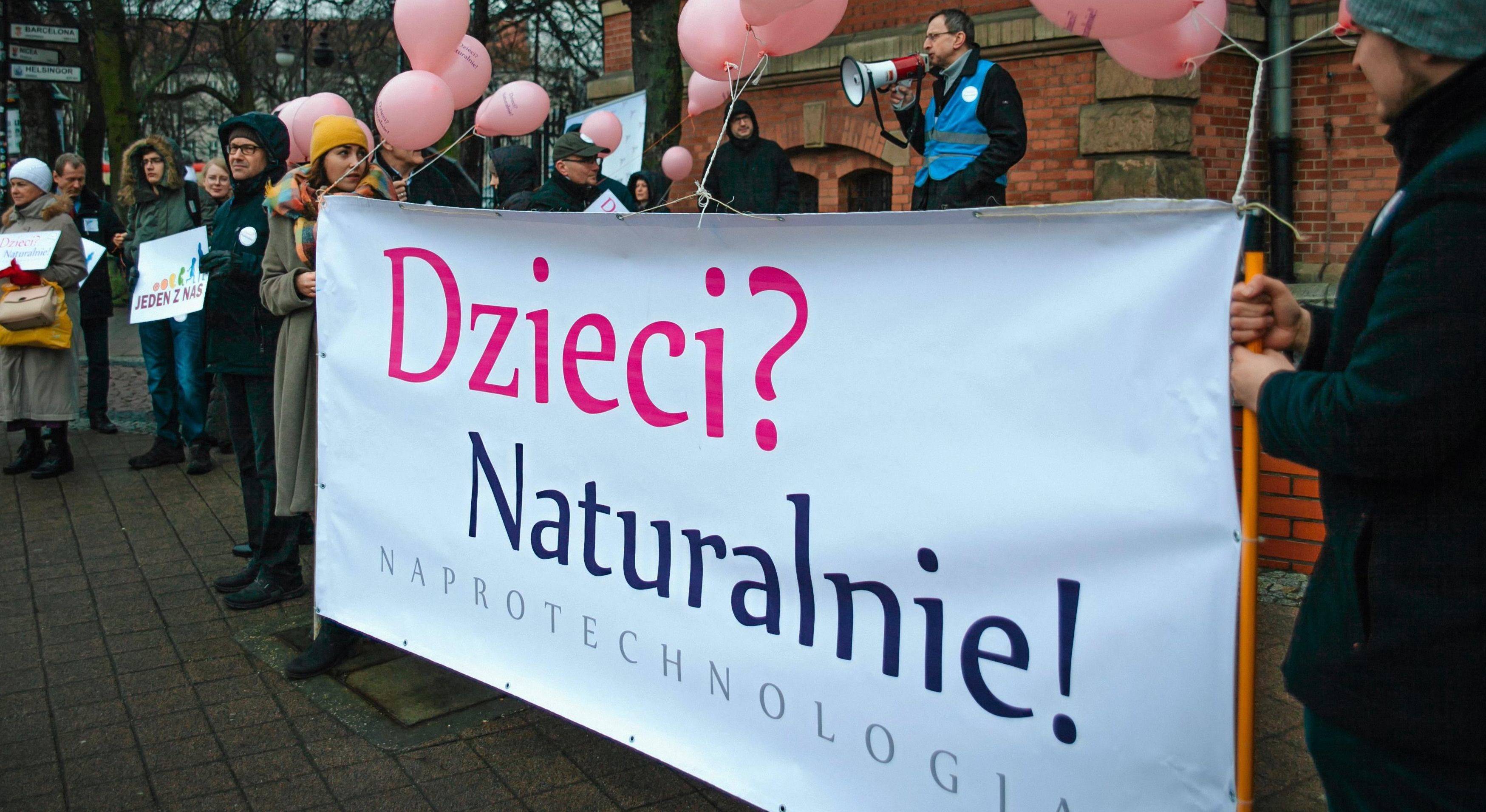 23.02.2017 Gdansk . Protest przed Urzedem Rady Miasta Gdanska przeciwko in vitro .
Fot. Renata Dabrowska / Agencja Gazeta
