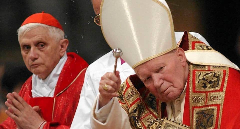 Grafika do artykułu Jan Paweł II nie wierzył w pedofilię księży. I niewiele z tym zrobił. Analiza OKO.press
