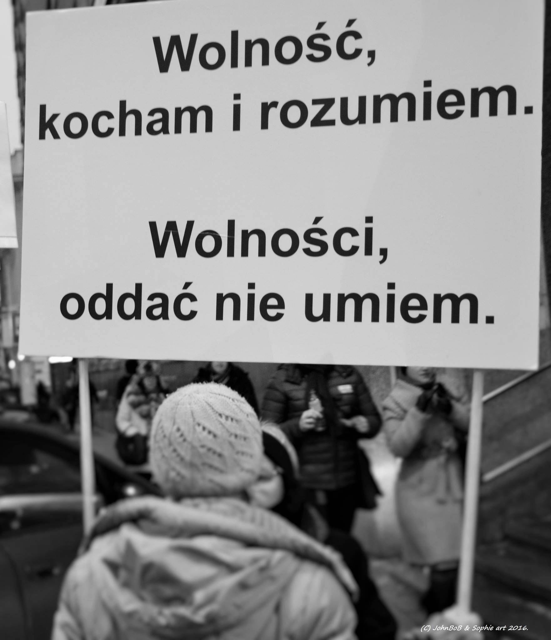 Grafika do artykułu Mężczyzna, który podpalił się w Warszawie, w liście do mediów: "Większość społeczeństwa śpi. Trzeba ich obudzić. Zapewniam, że nie jest mi łatwo"