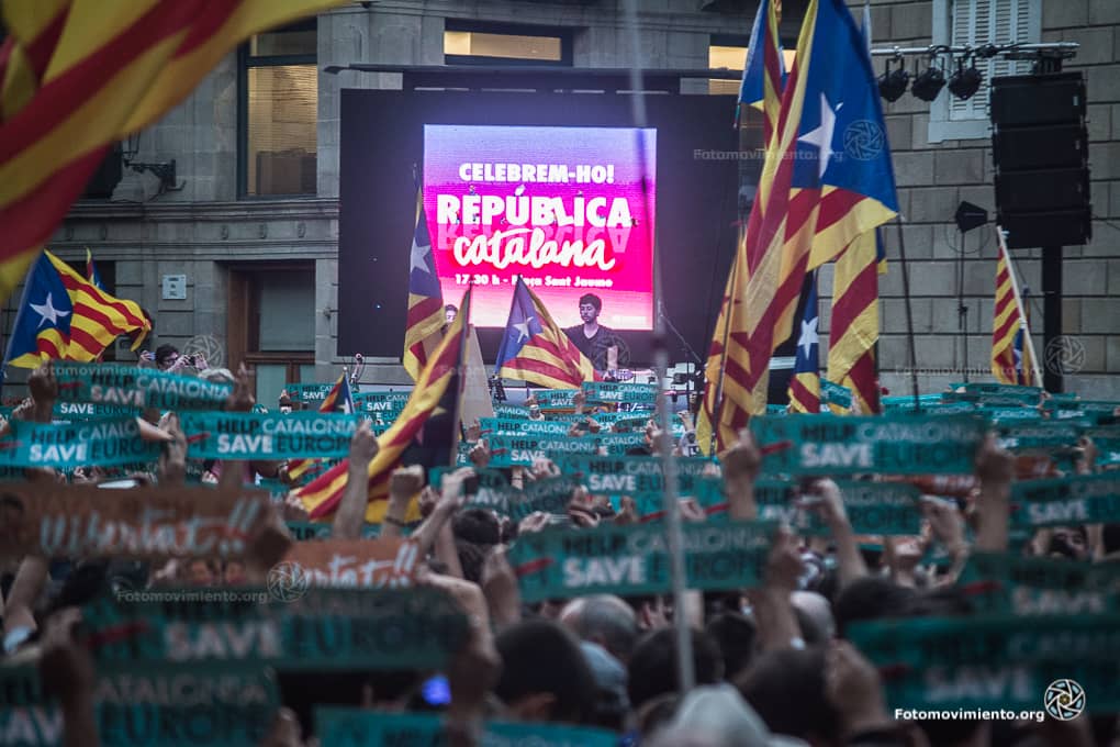 Grafika do artykułu Niepewność Katalonii. Barcelona przegłosowuje niepodległość, Madryt odwołuje kataloński rząd